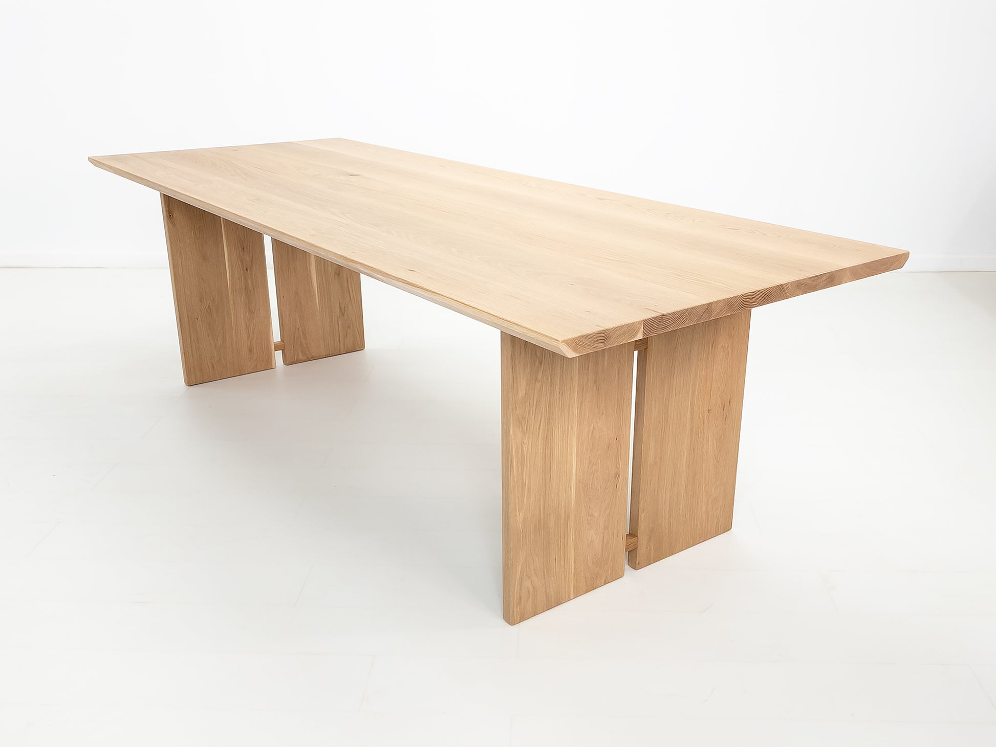 DIVI Dining Table