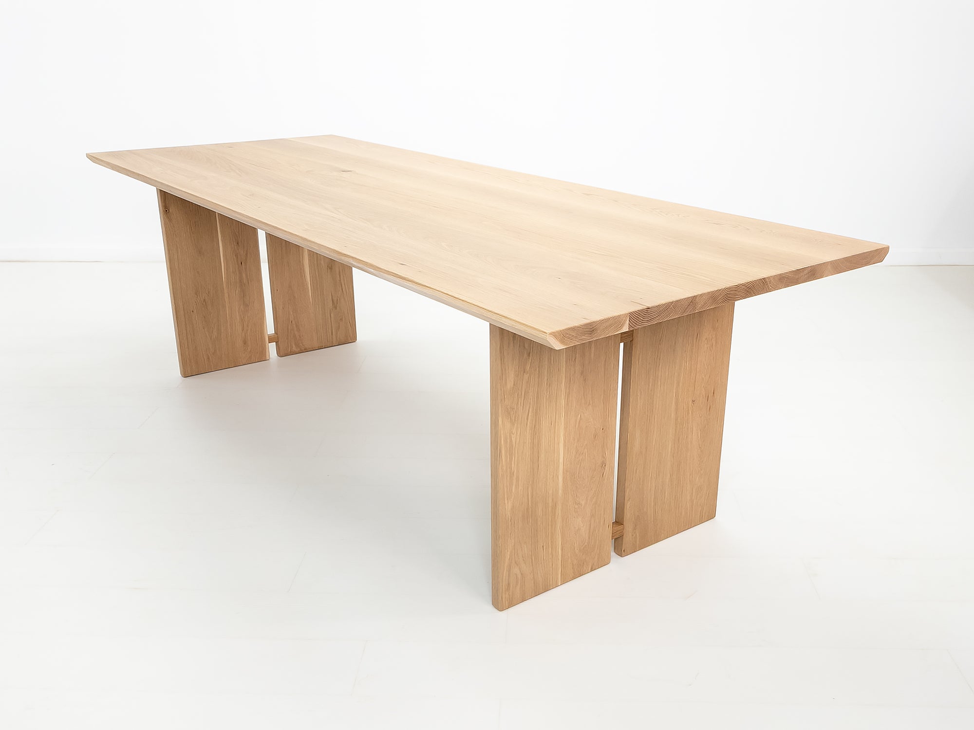 DIVI Dining Table