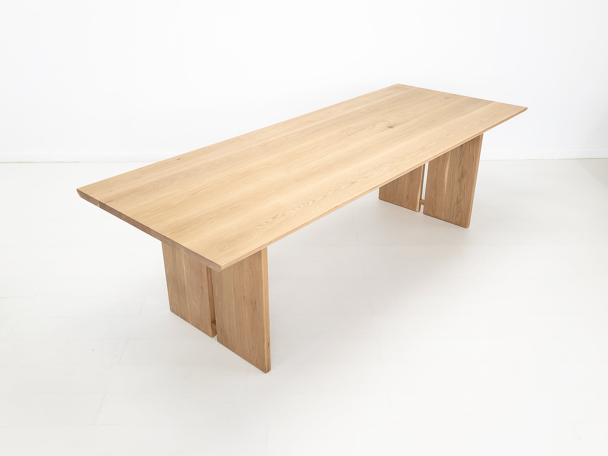 DIVI Dining Table