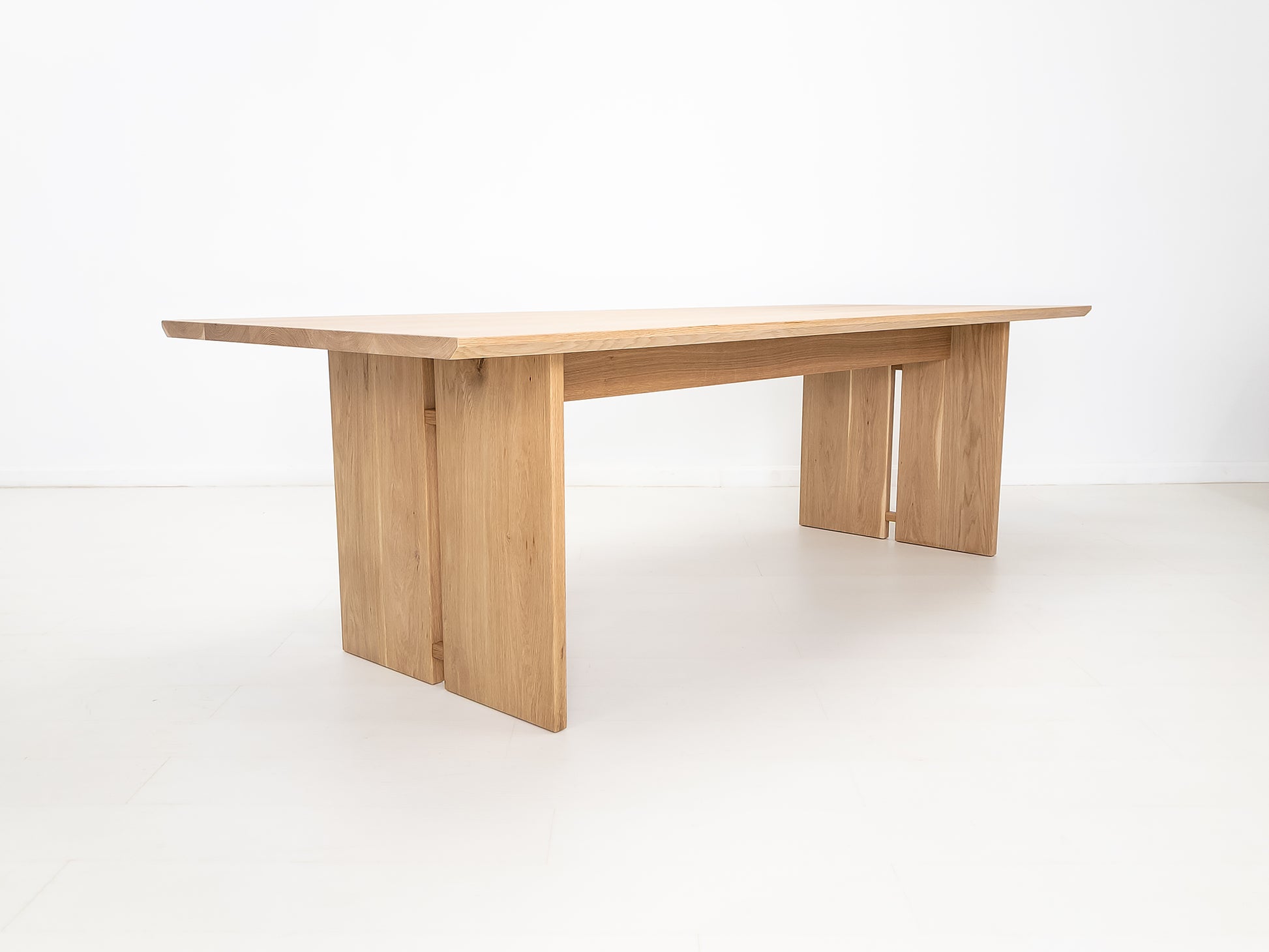DIVI Dining Table