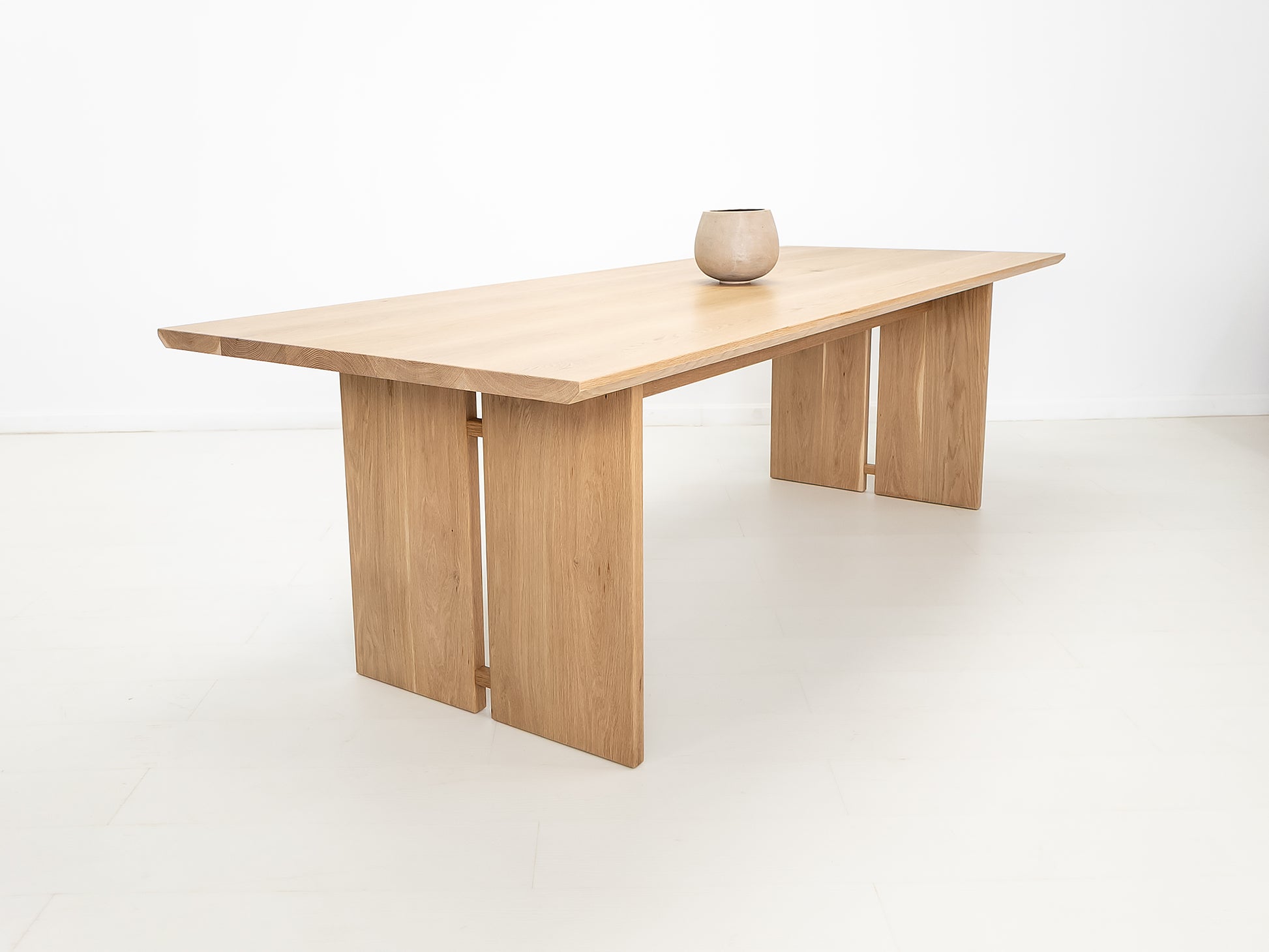 DIVI Dining Table