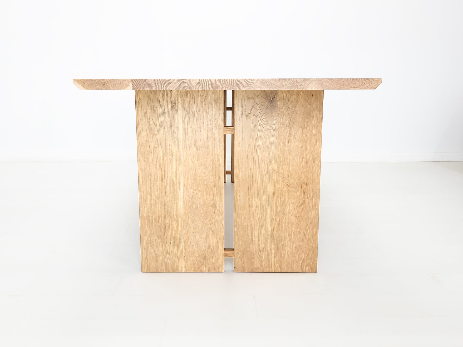 DIVI Dining Table