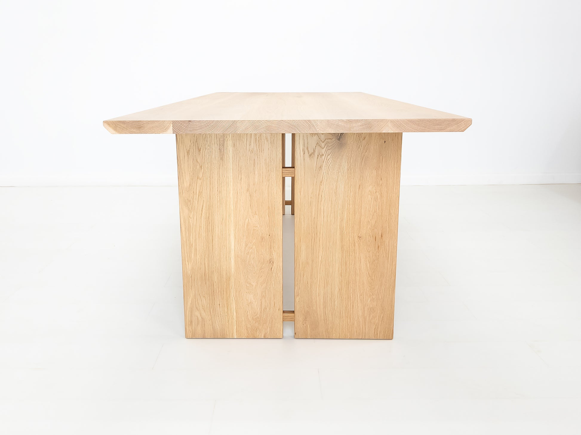 DIVI Dining Table