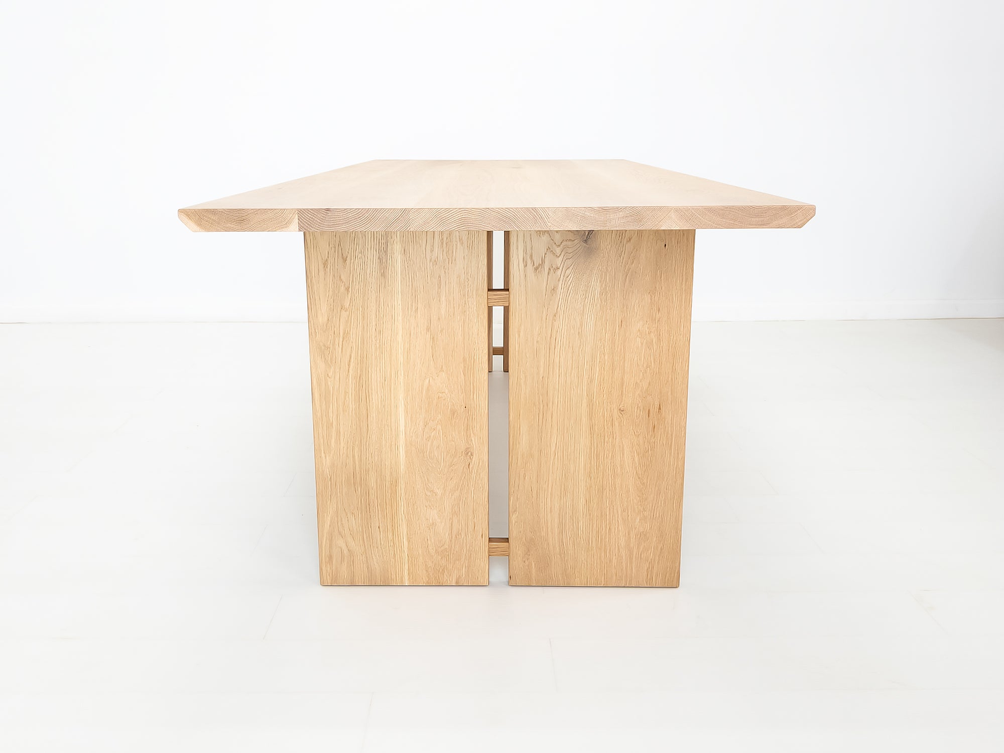 DIVI Dining Table
