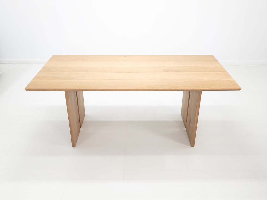 DIVI Dining Table