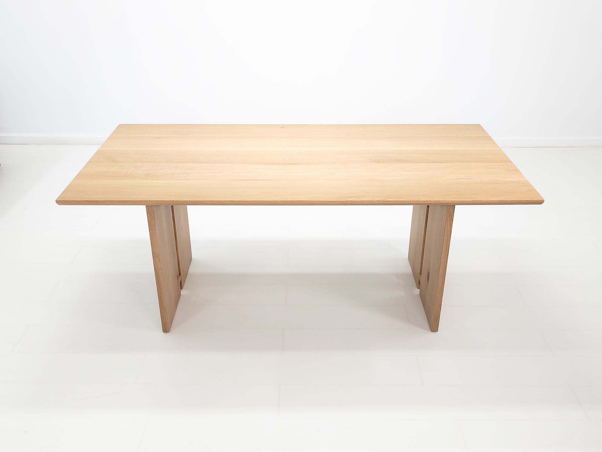 DIVI Dining Table