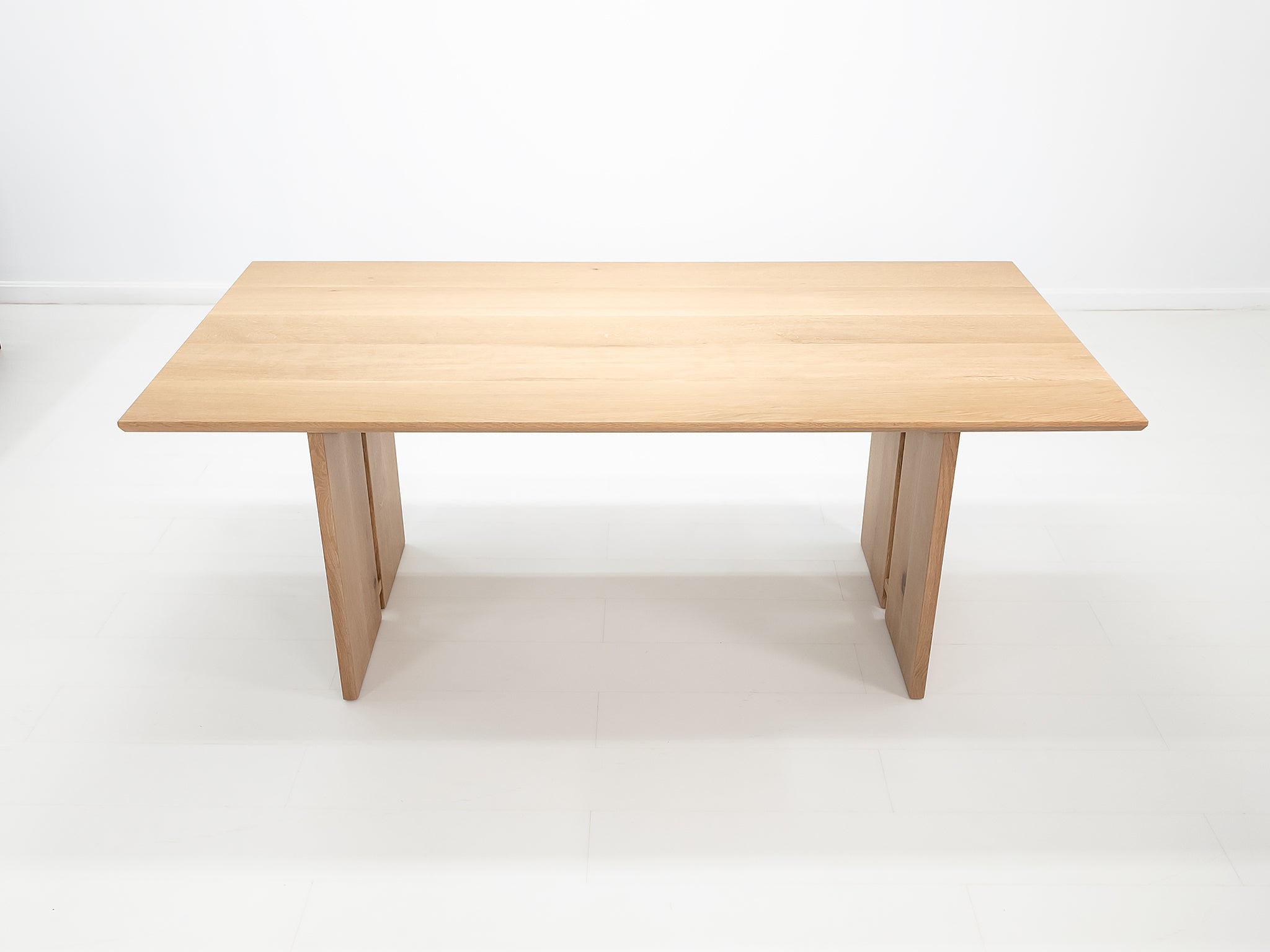 DIVI Dining Table