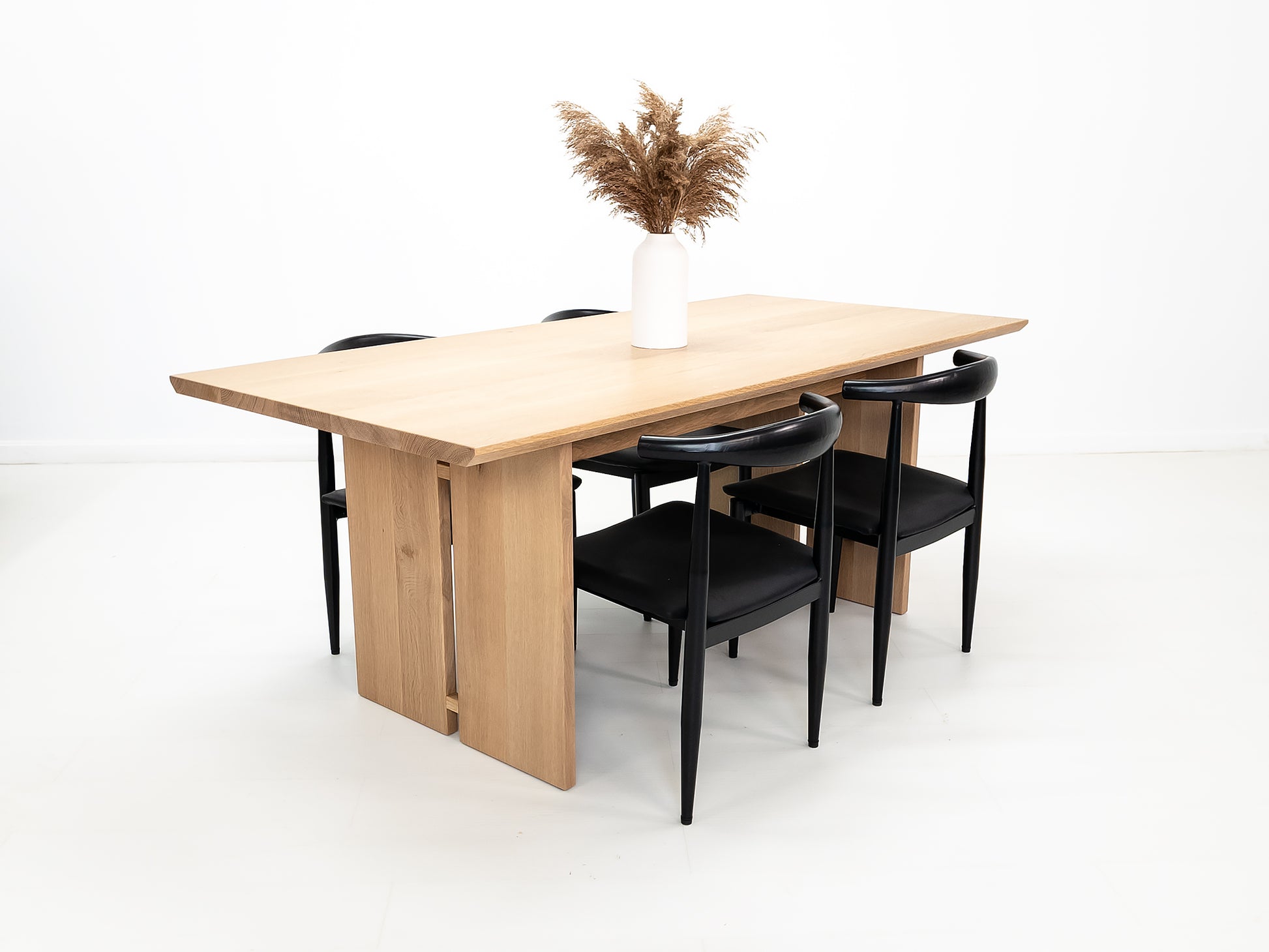 DIVI Dining Table