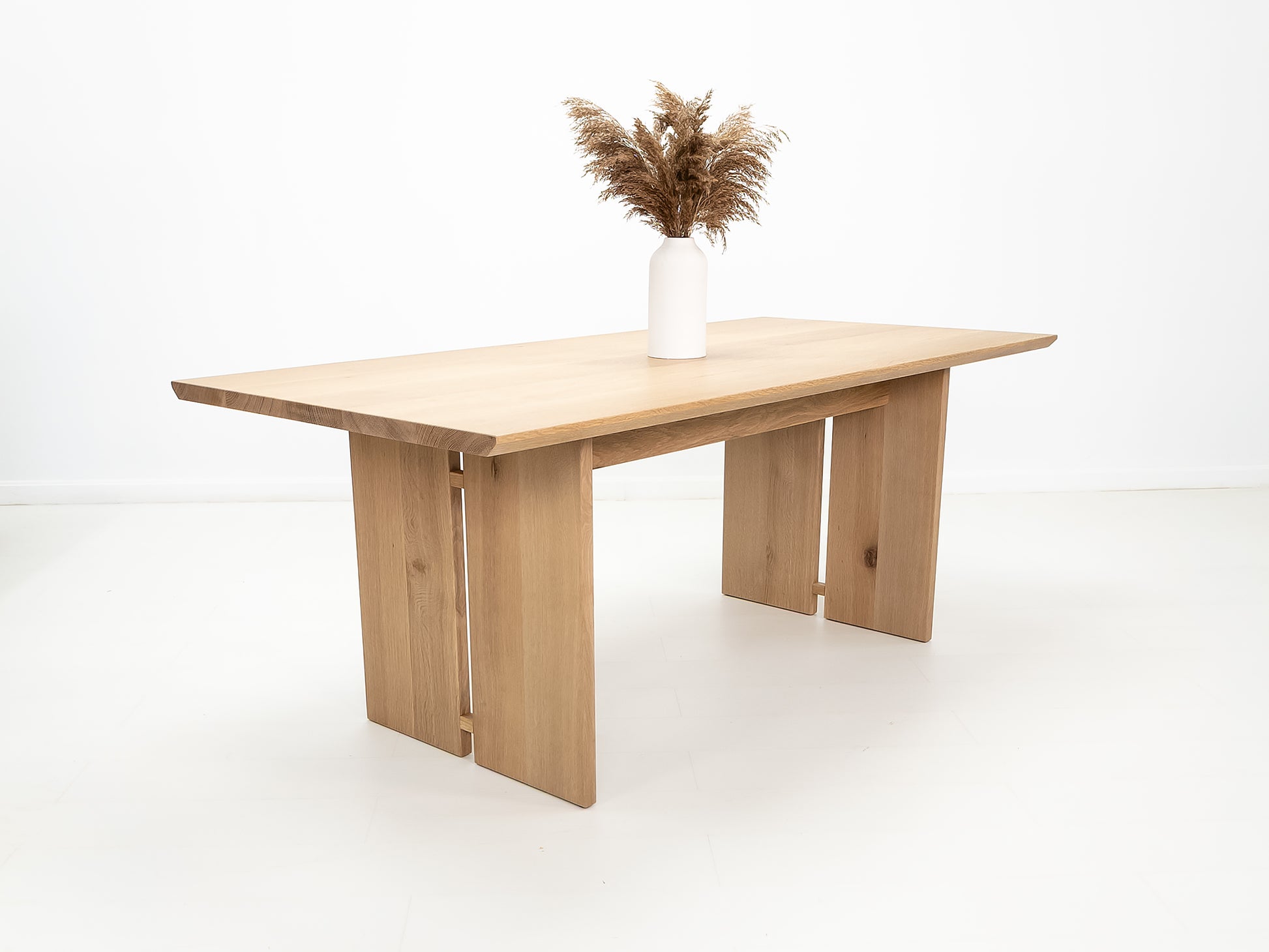 DIVI Dining Table
