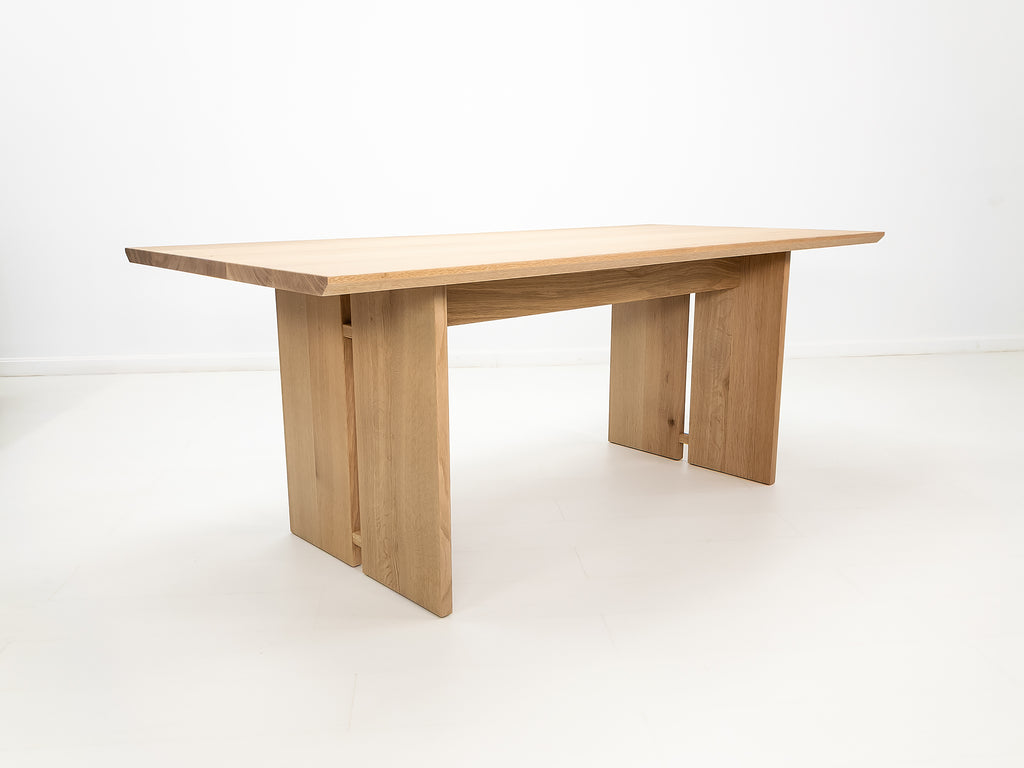 DIVI Dining Table