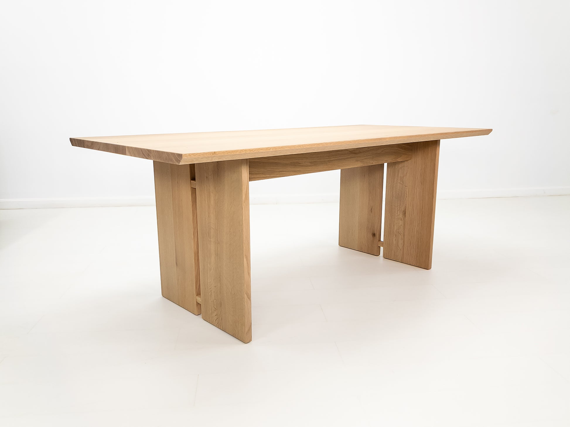 DIVI Dining Table