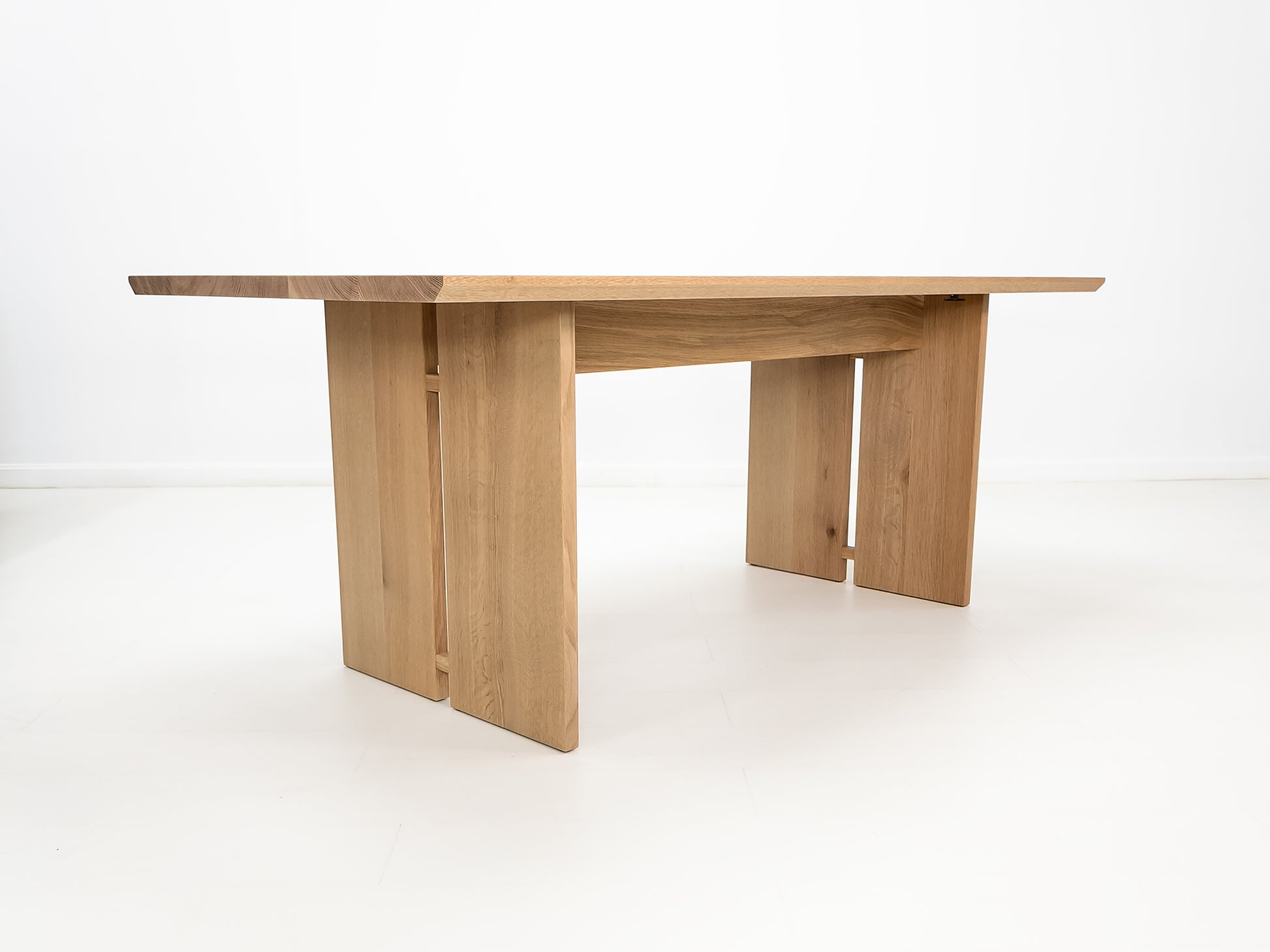 DIVI Dining Table