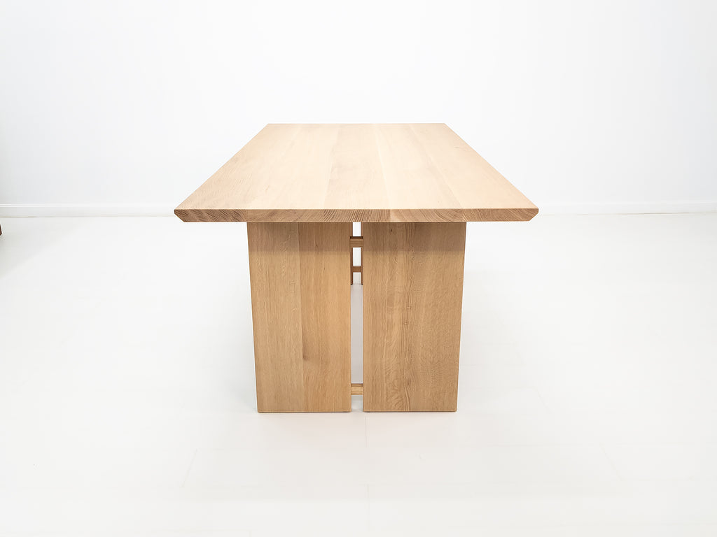 DIVI Dining Table