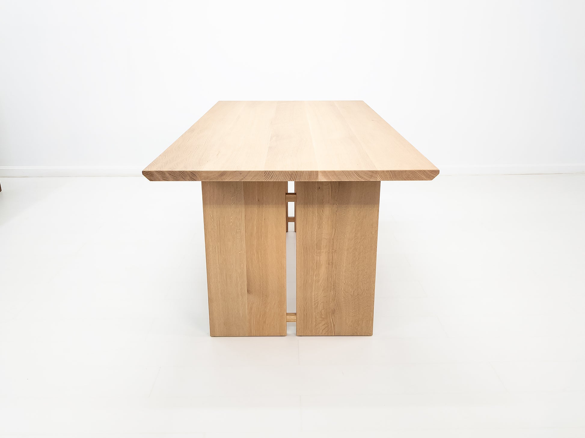 DIVI Dining Table