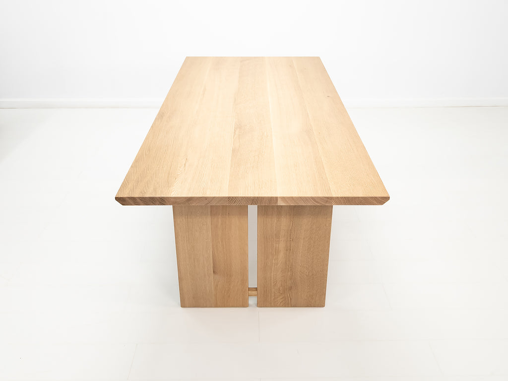 DIVI Dining Table