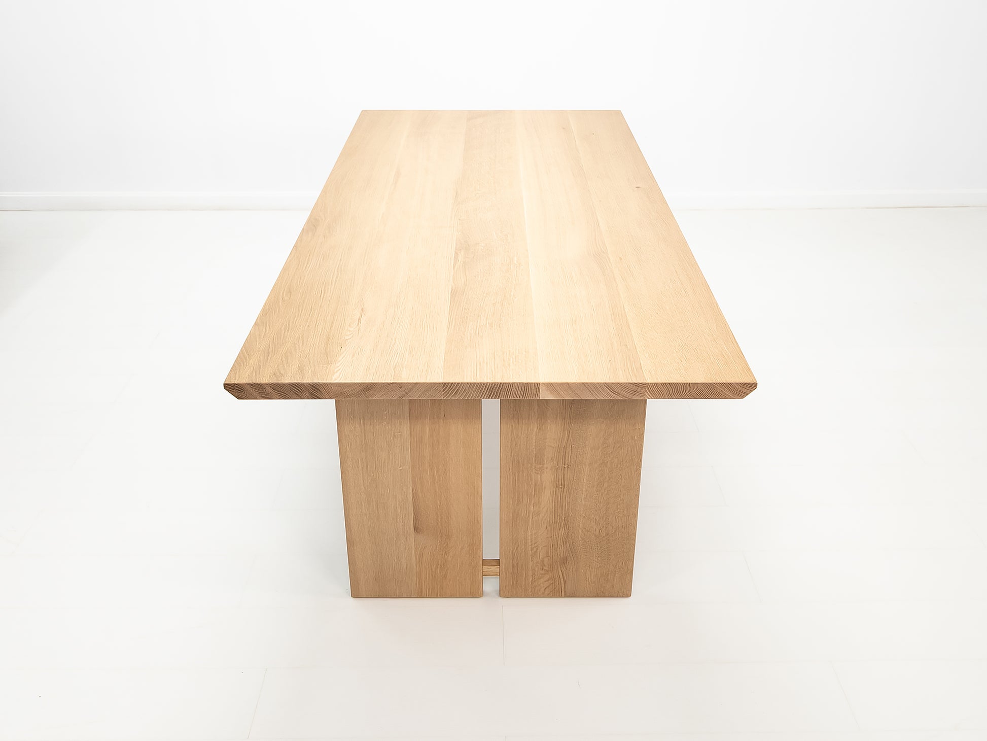 DIVI Dining Table