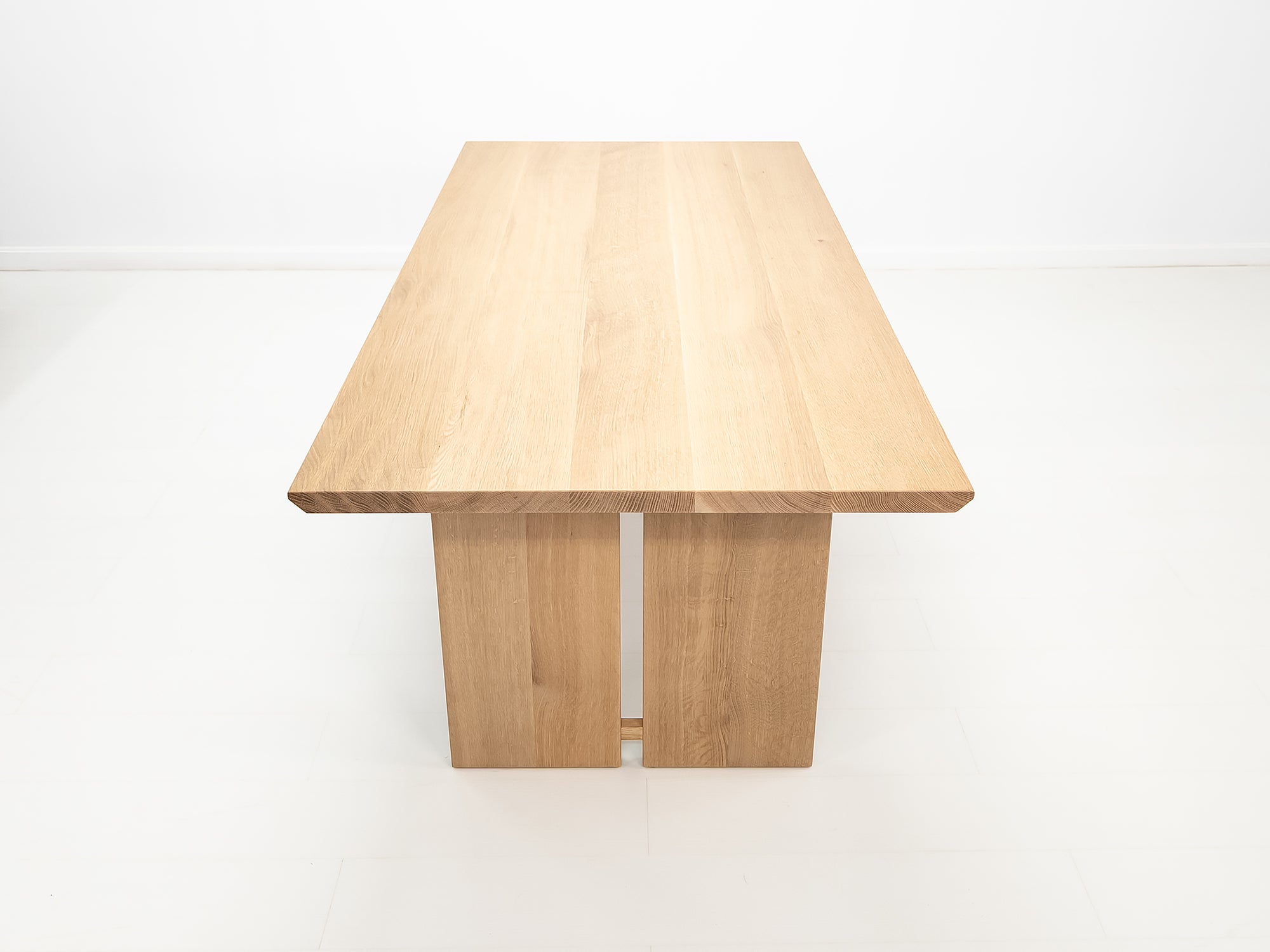 DIVI Dining Table