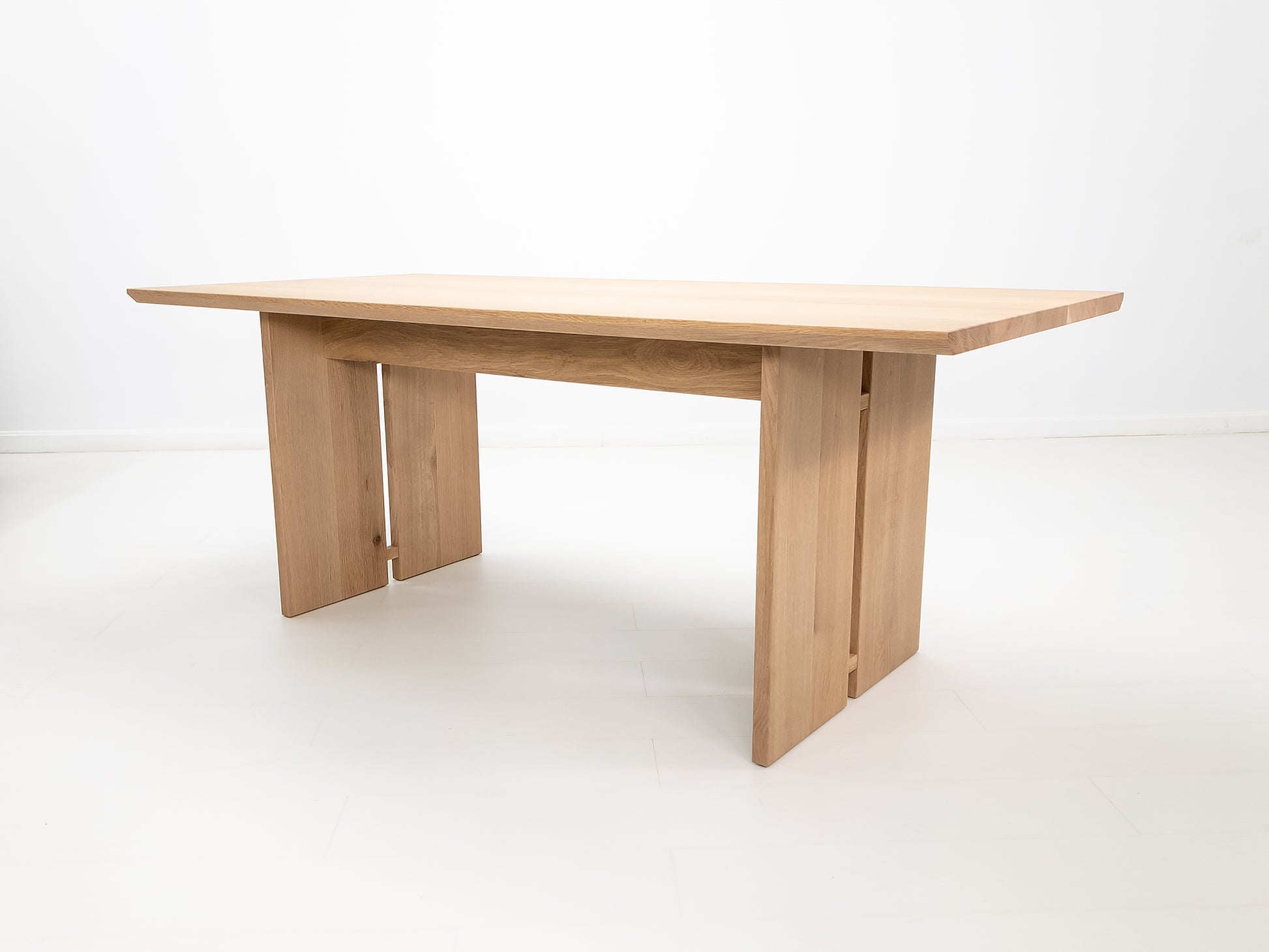DIVI Dining Table