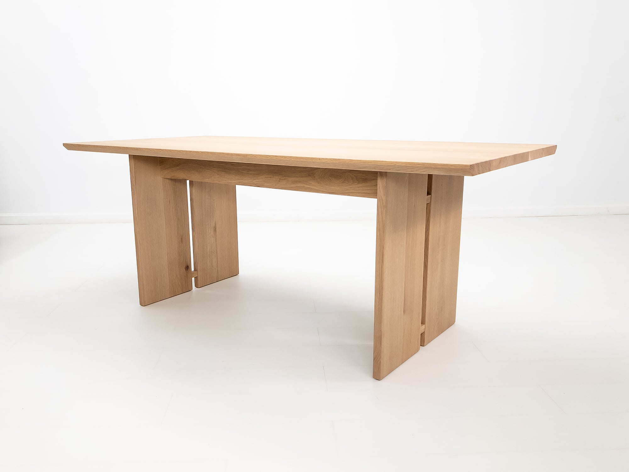 DIVI Dining Table