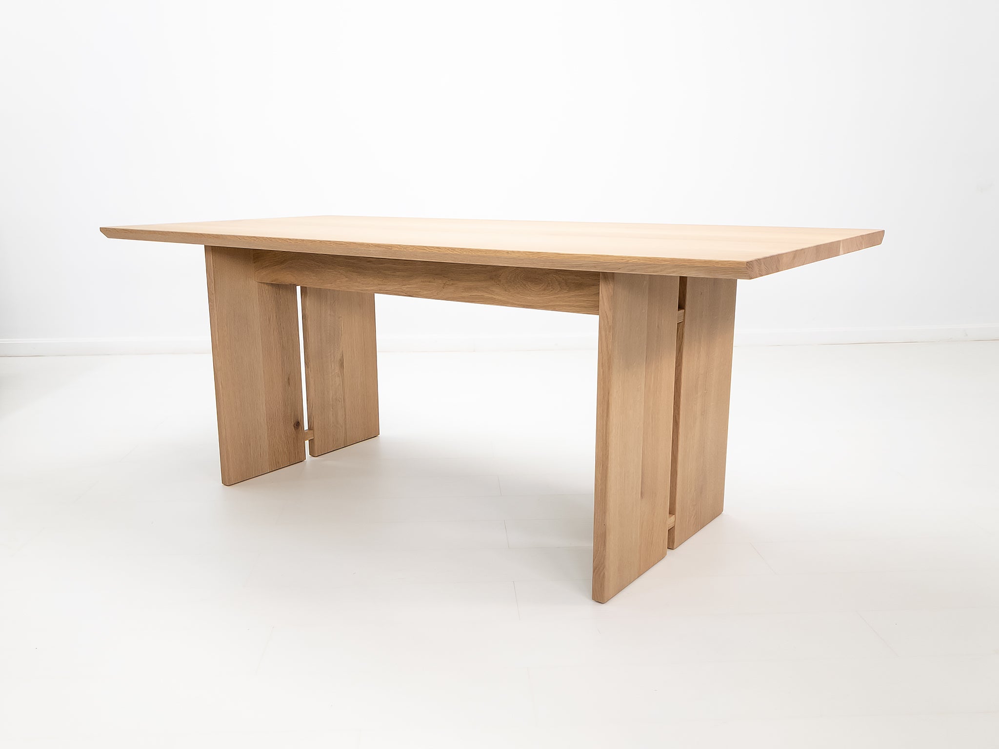 DIVI Dining Table