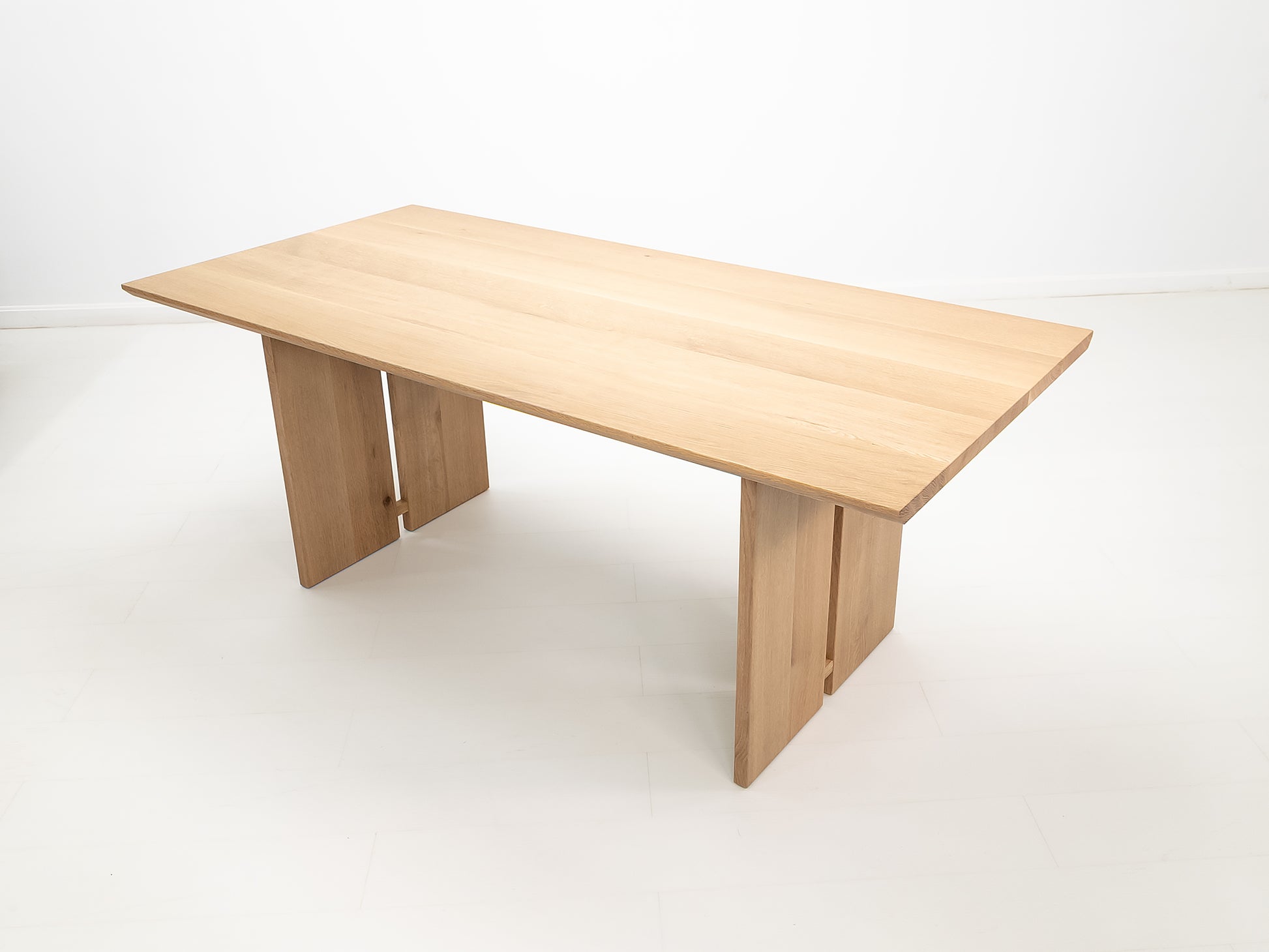 DIVI Dining Table