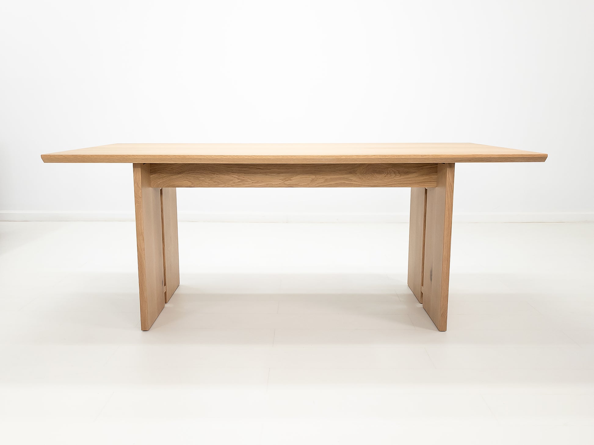 DIVI Dining Table
