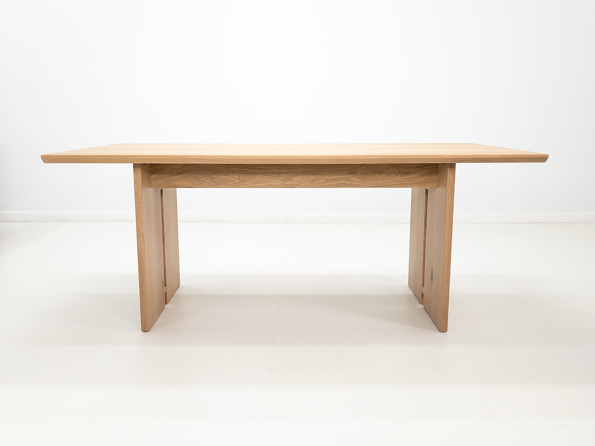 DIVI Dining Table