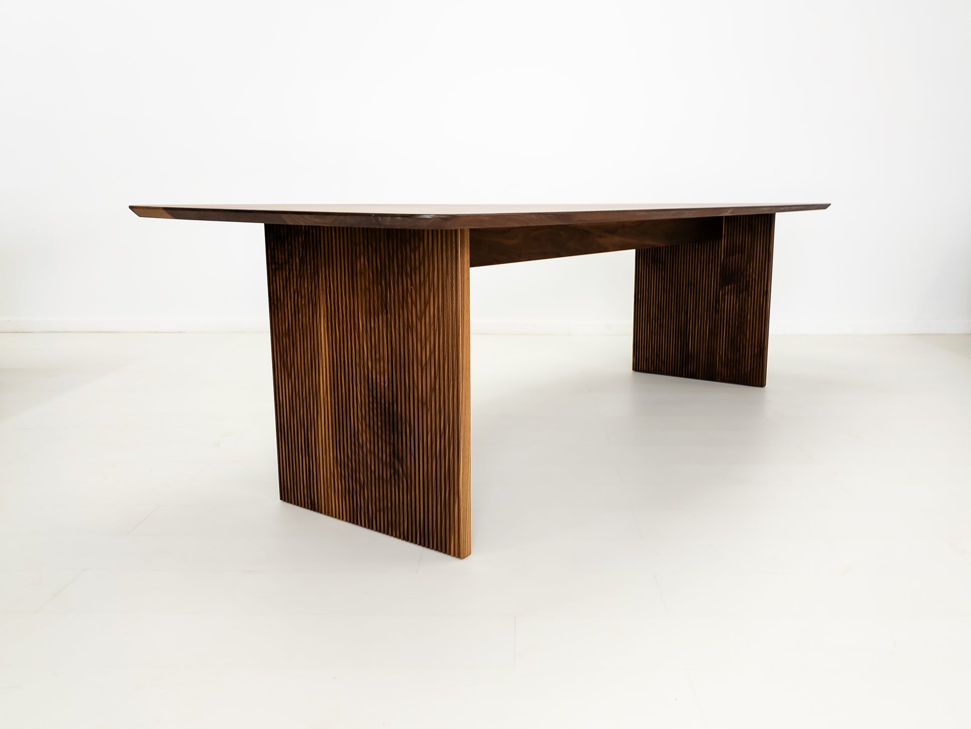 GLEE Dining Table