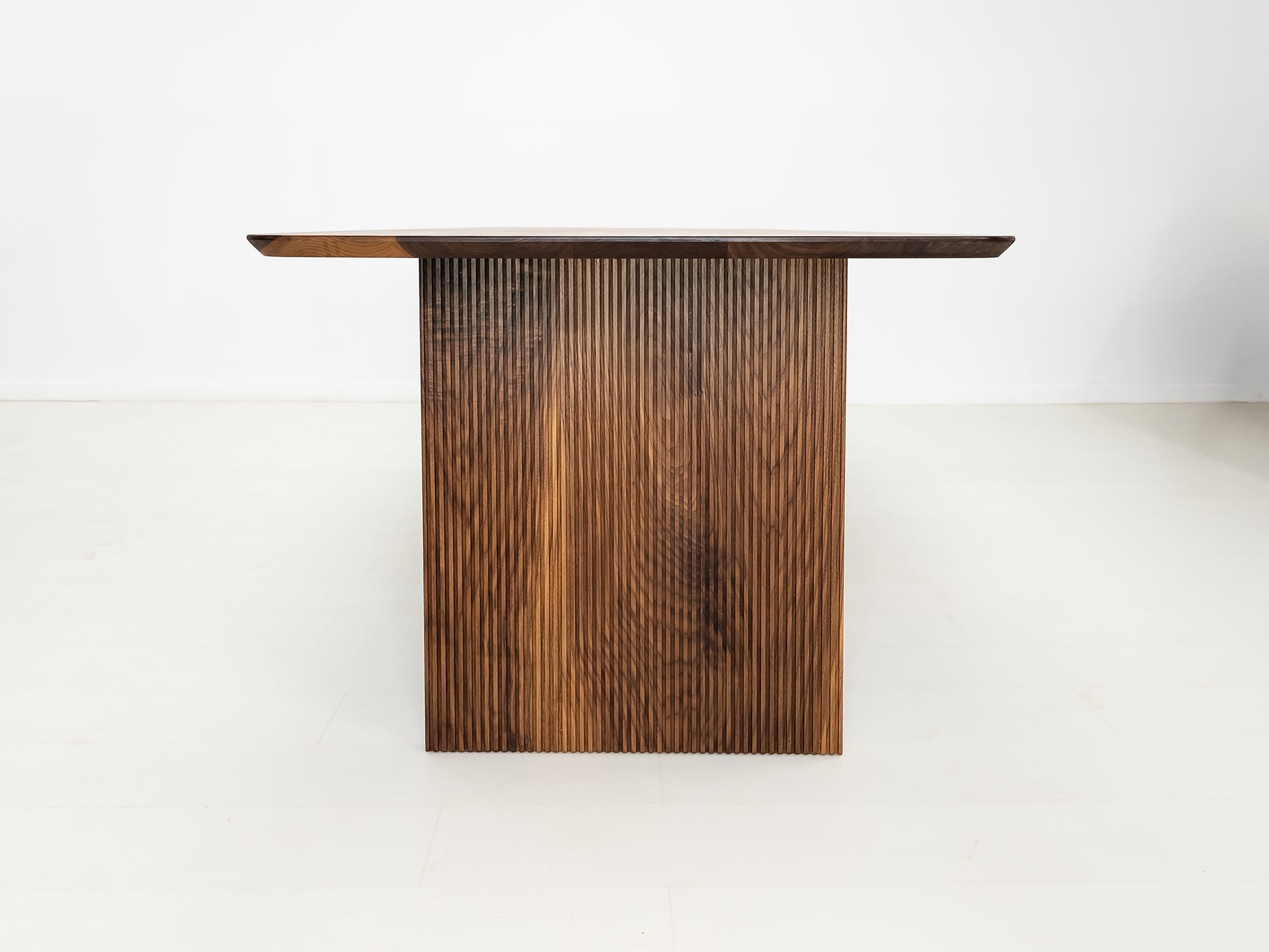 GLEE Dining Table