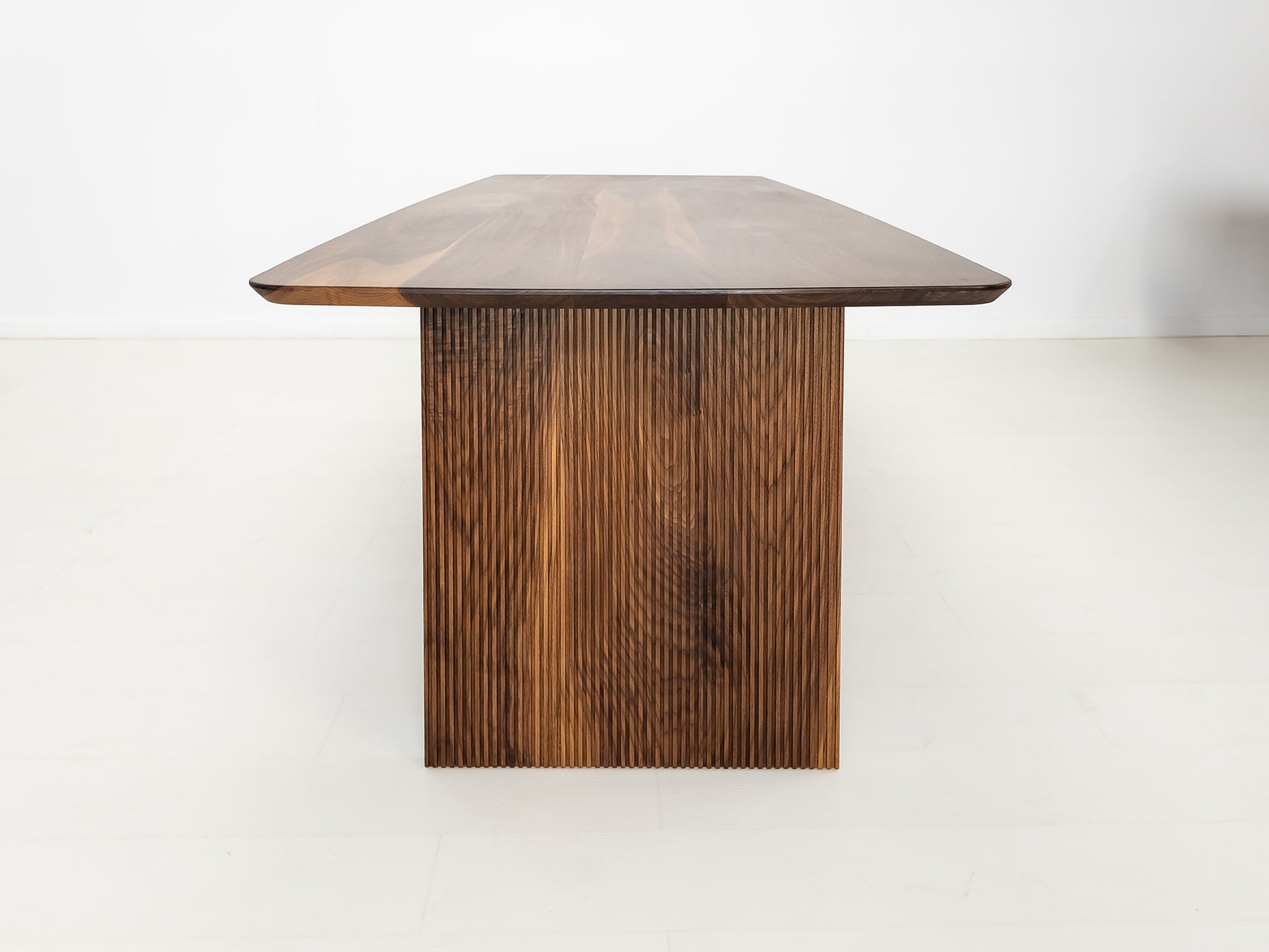 GLEE Dining Table