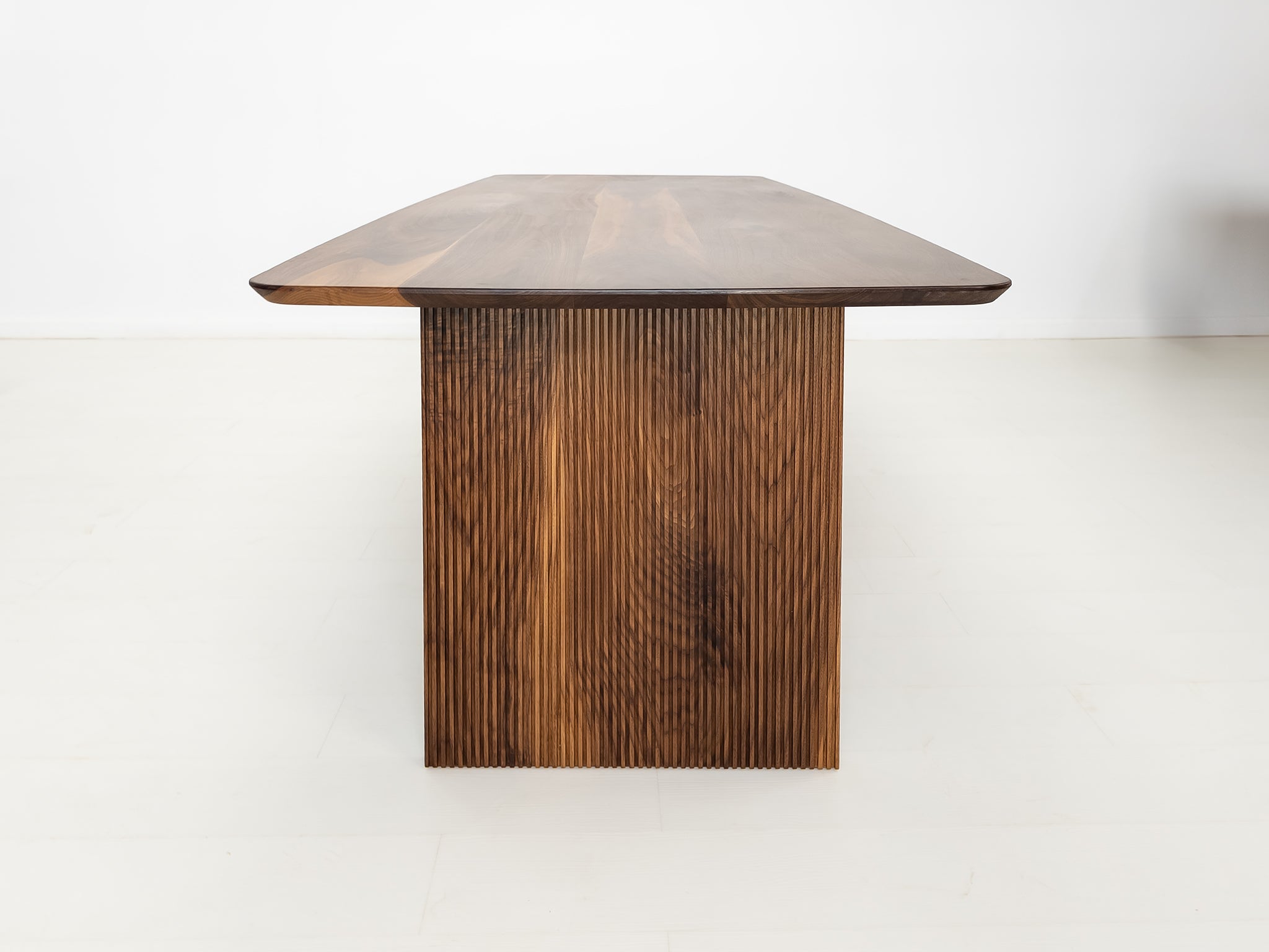 GLEE Dining Table