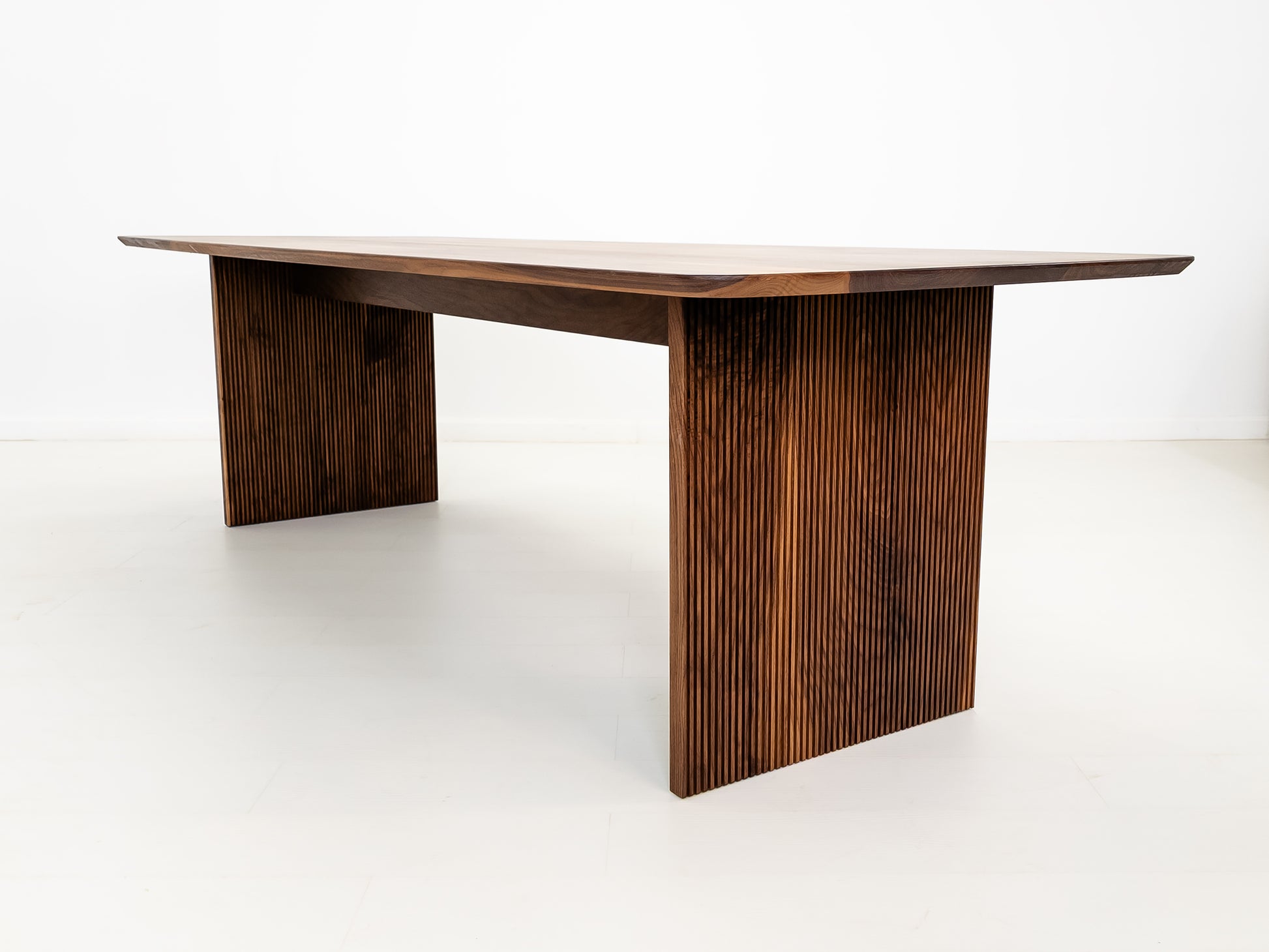 GLEE Dining Table