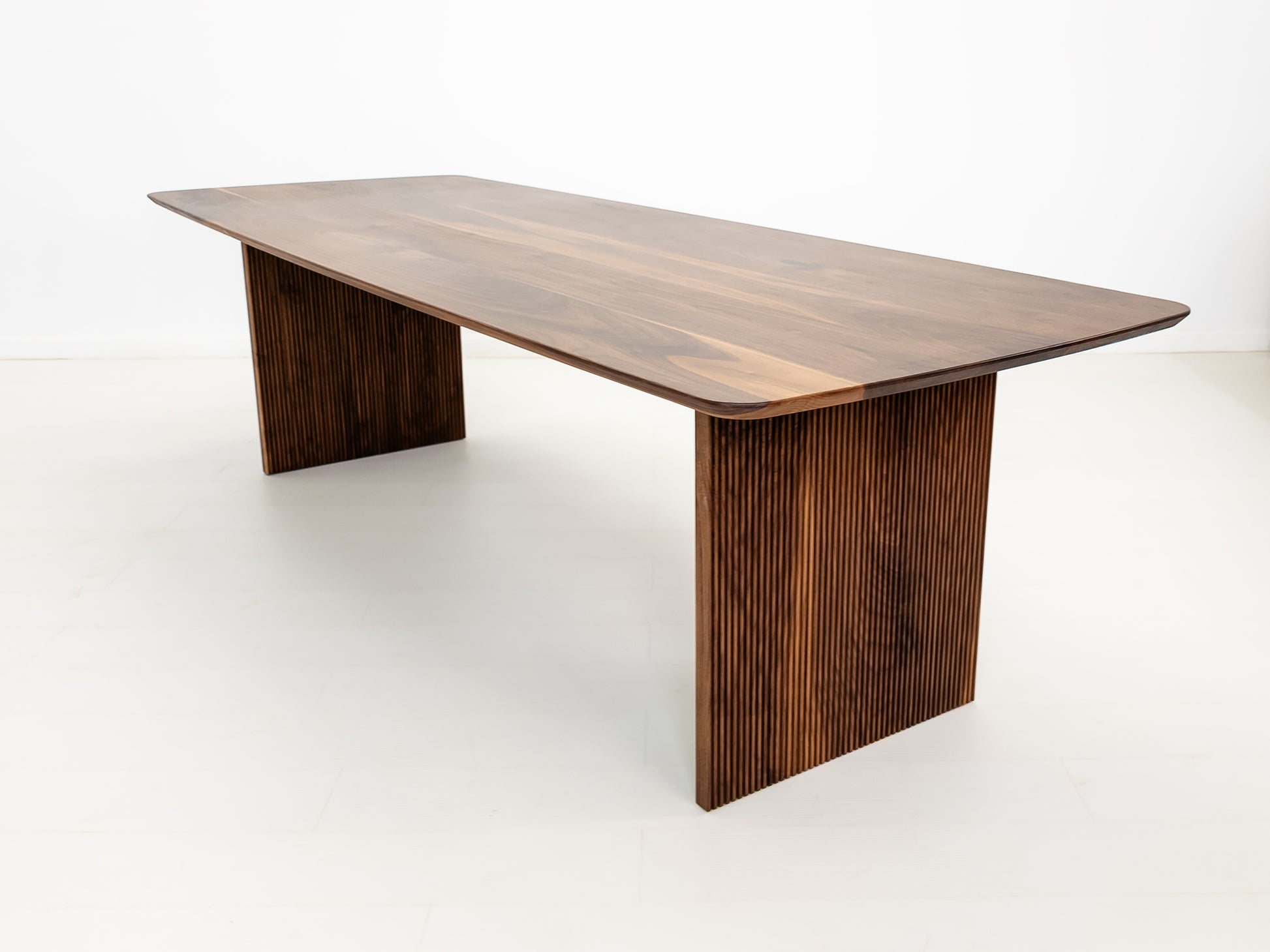 GLEE Dining Table