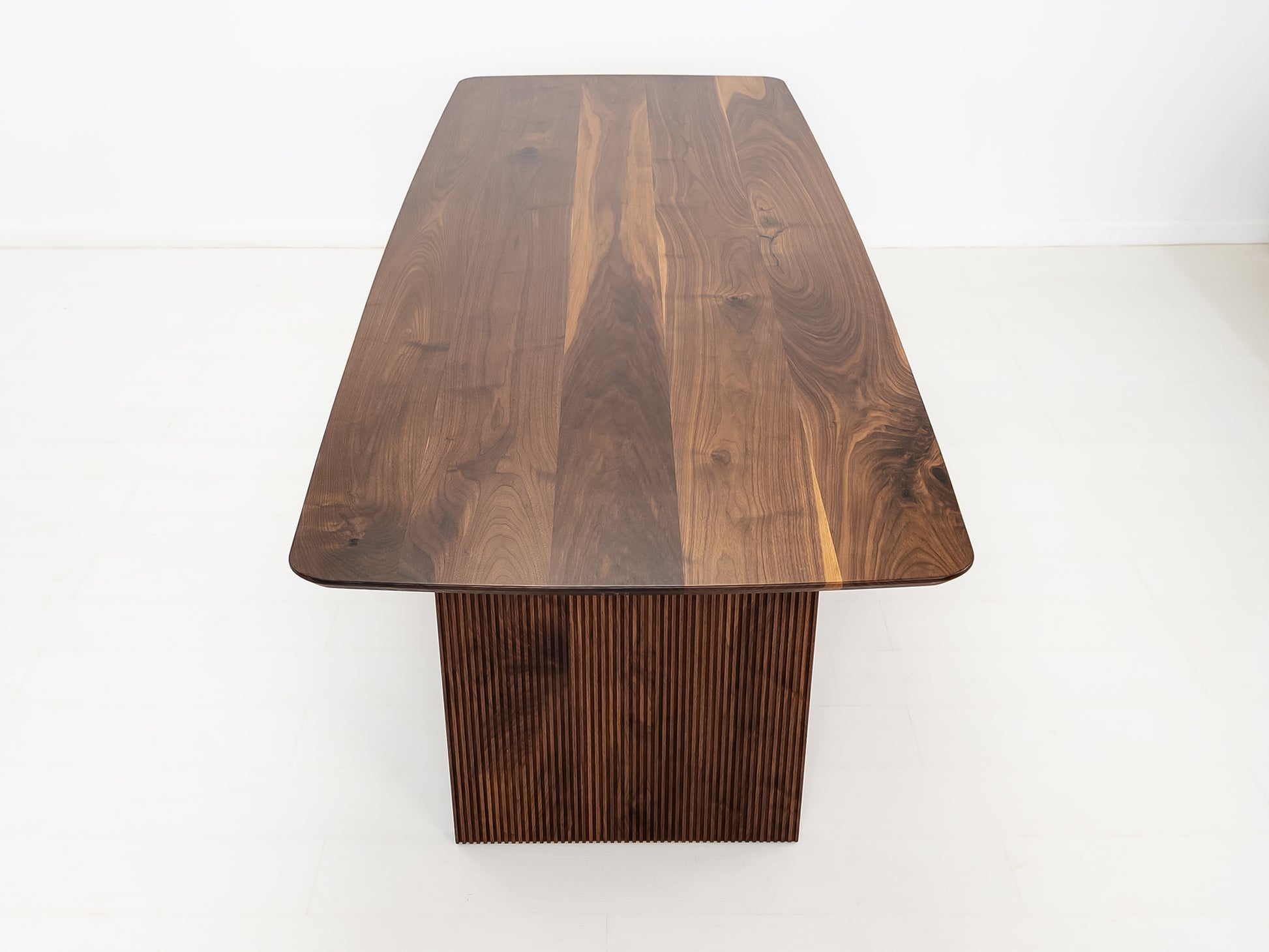 GLEE Dining Table