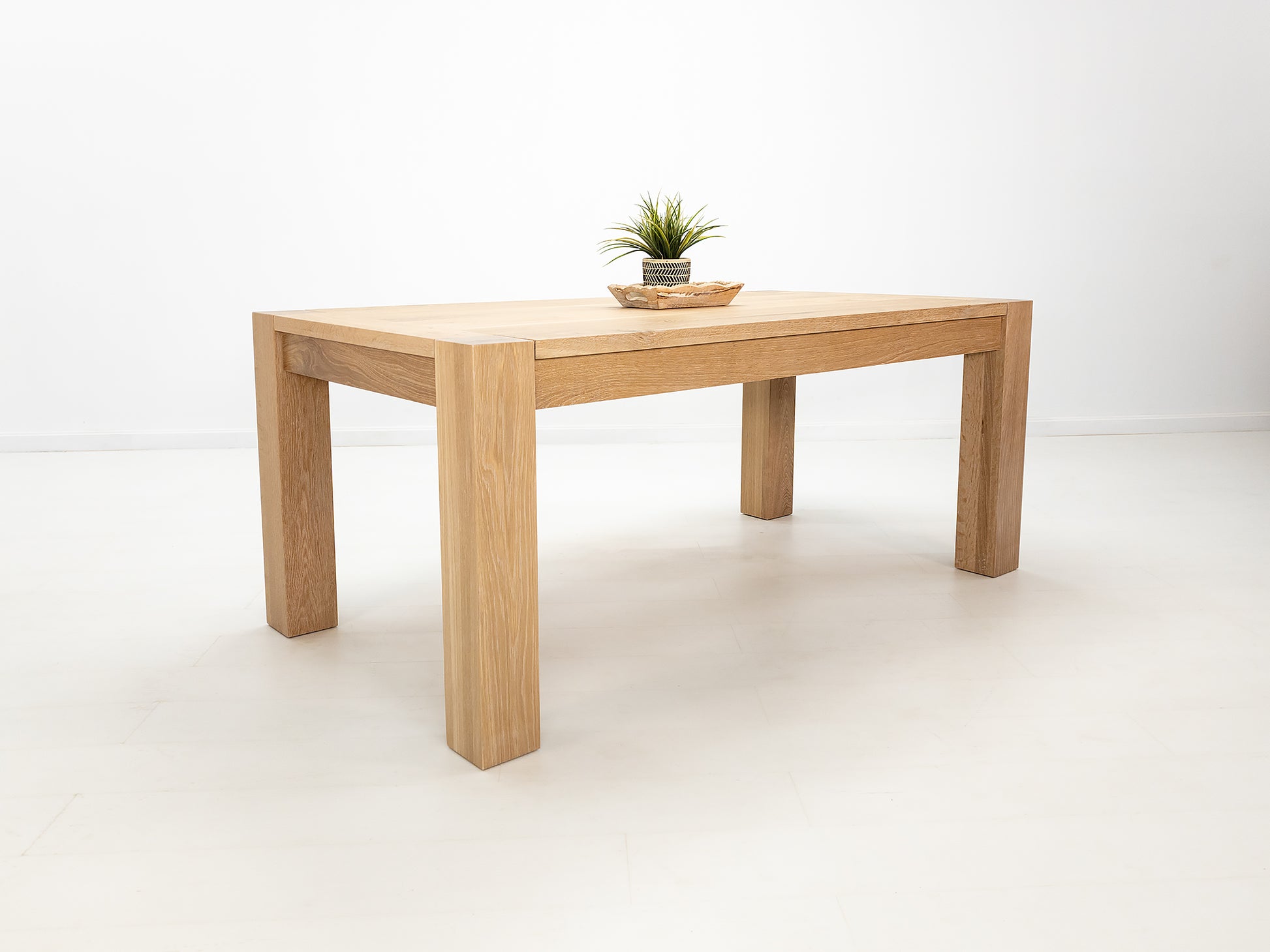 JAQI Dining Table