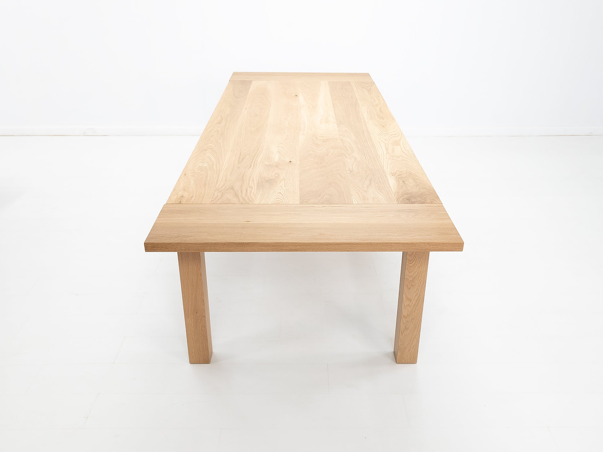 JONA dining table in solid American hardwood.