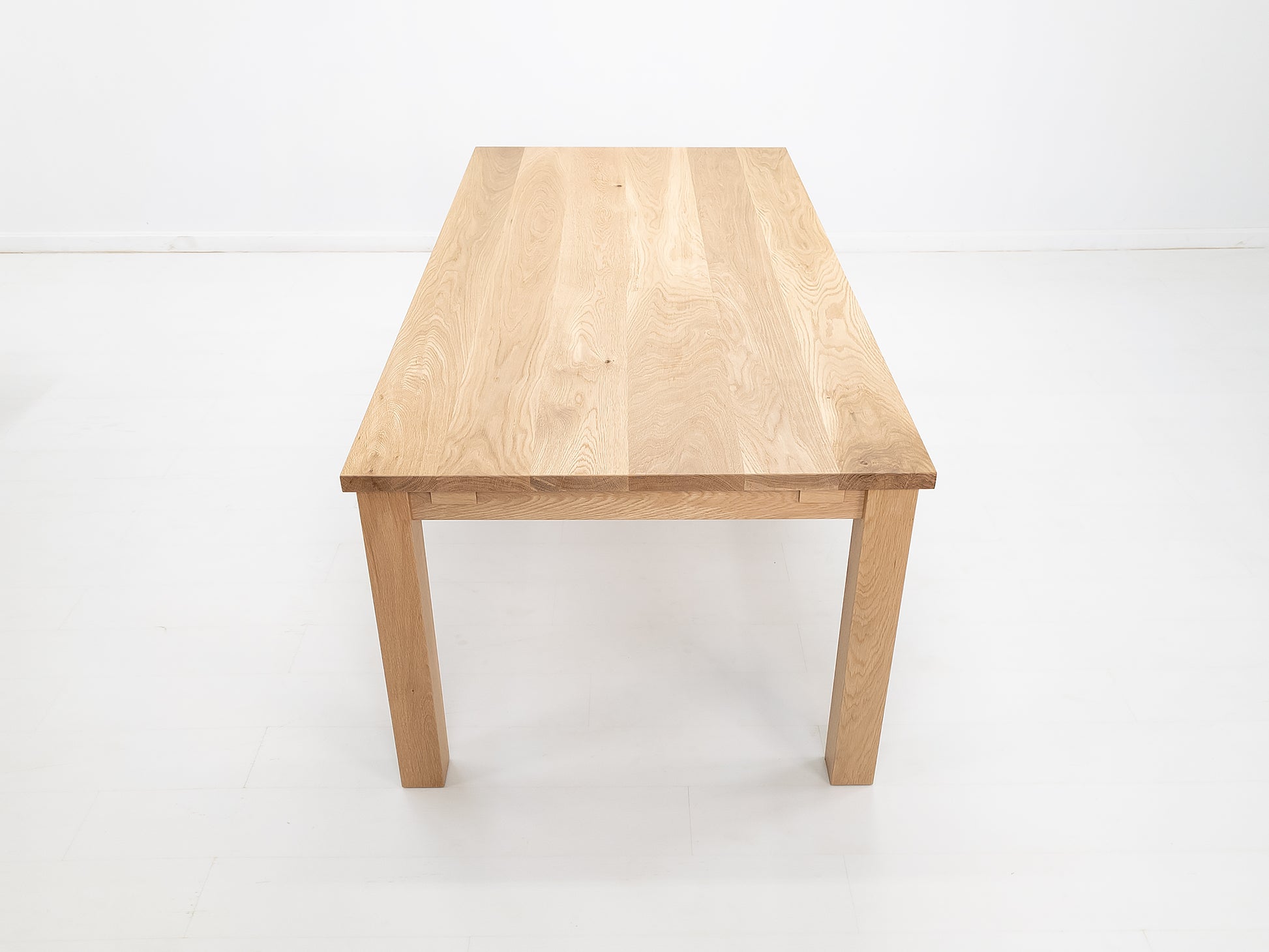 JONA dining table in solid American hardwood.