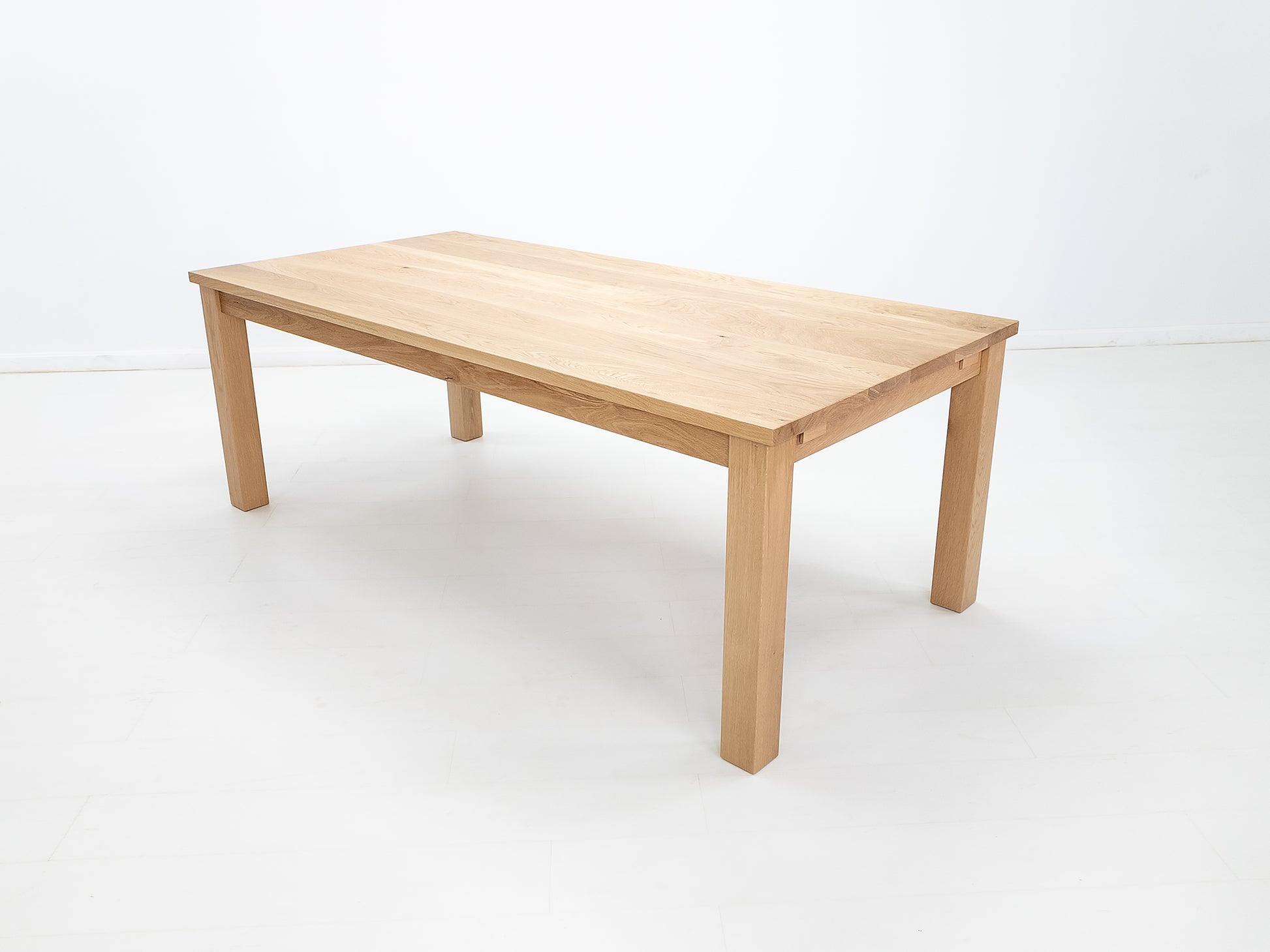 JONA dining table in solid American hardwood.
