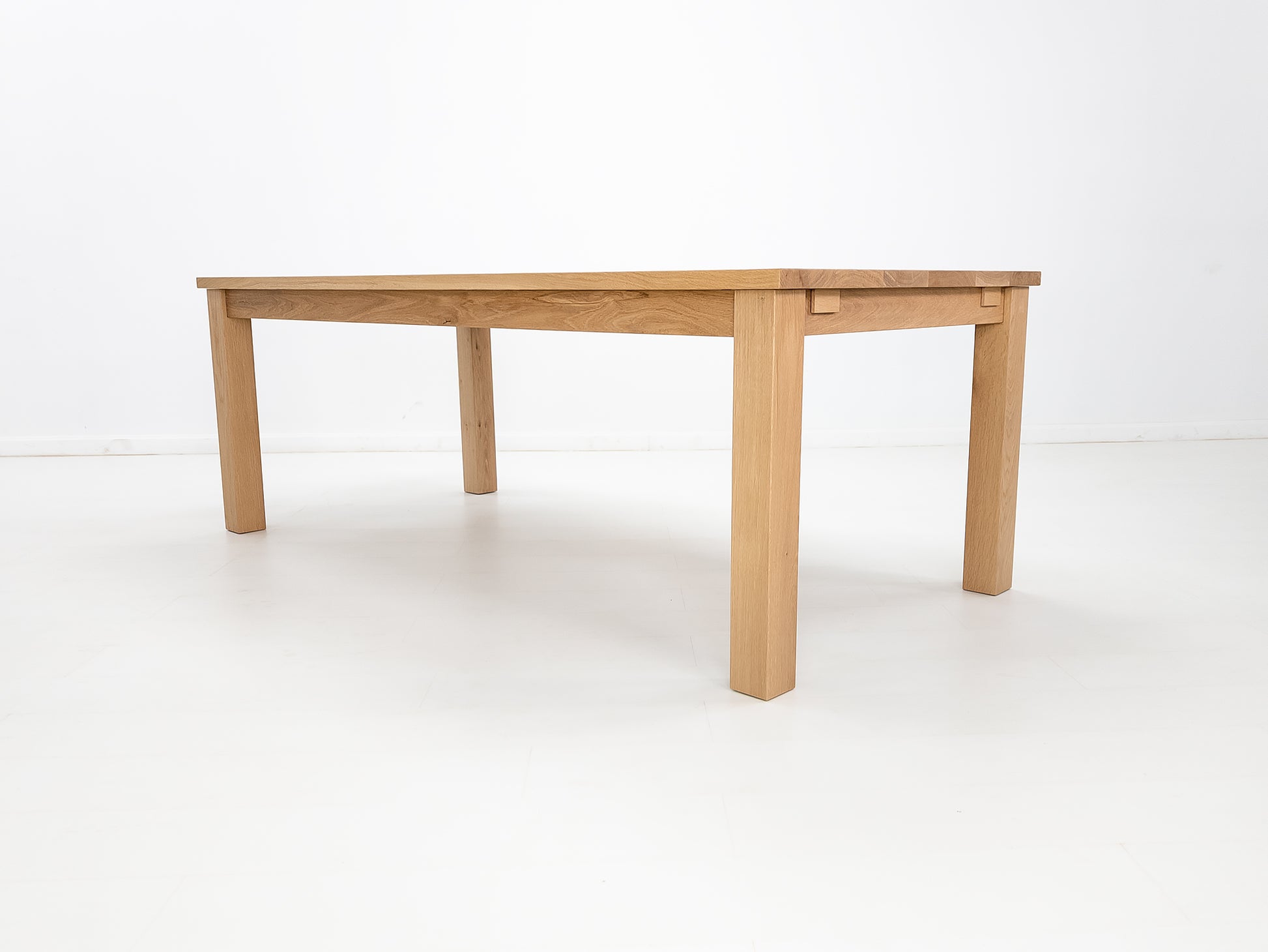 JONA dining table in solid American hardwood.