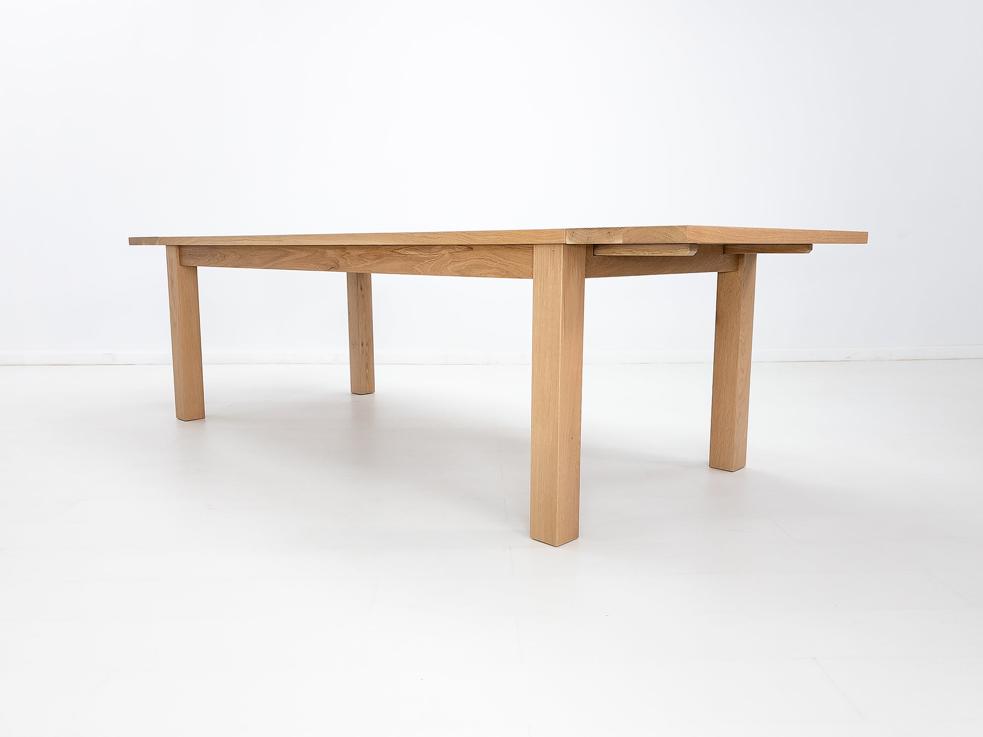 JONA dining table in solid American hardwood.