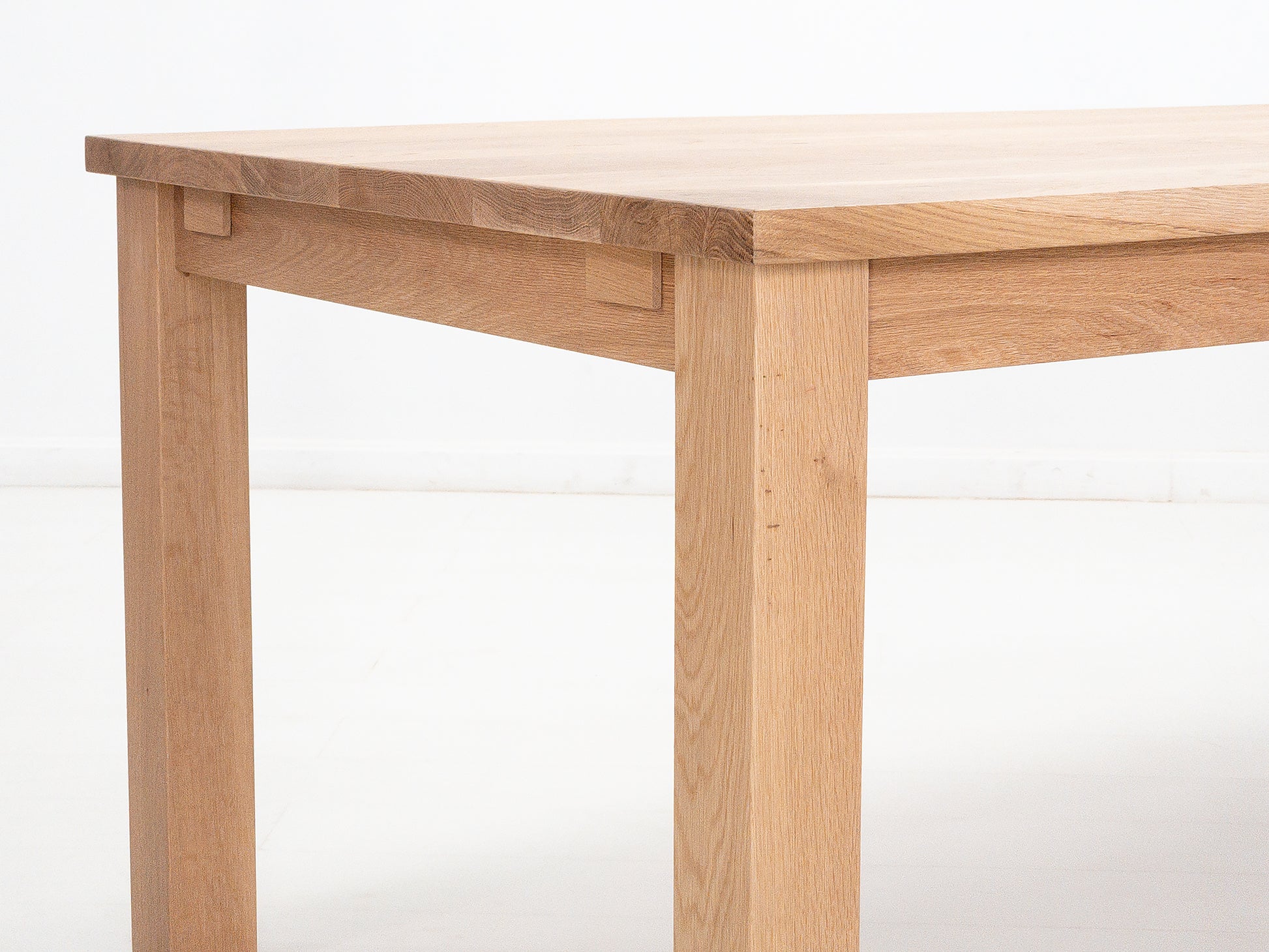 JONA dining table in solid American hardwood.