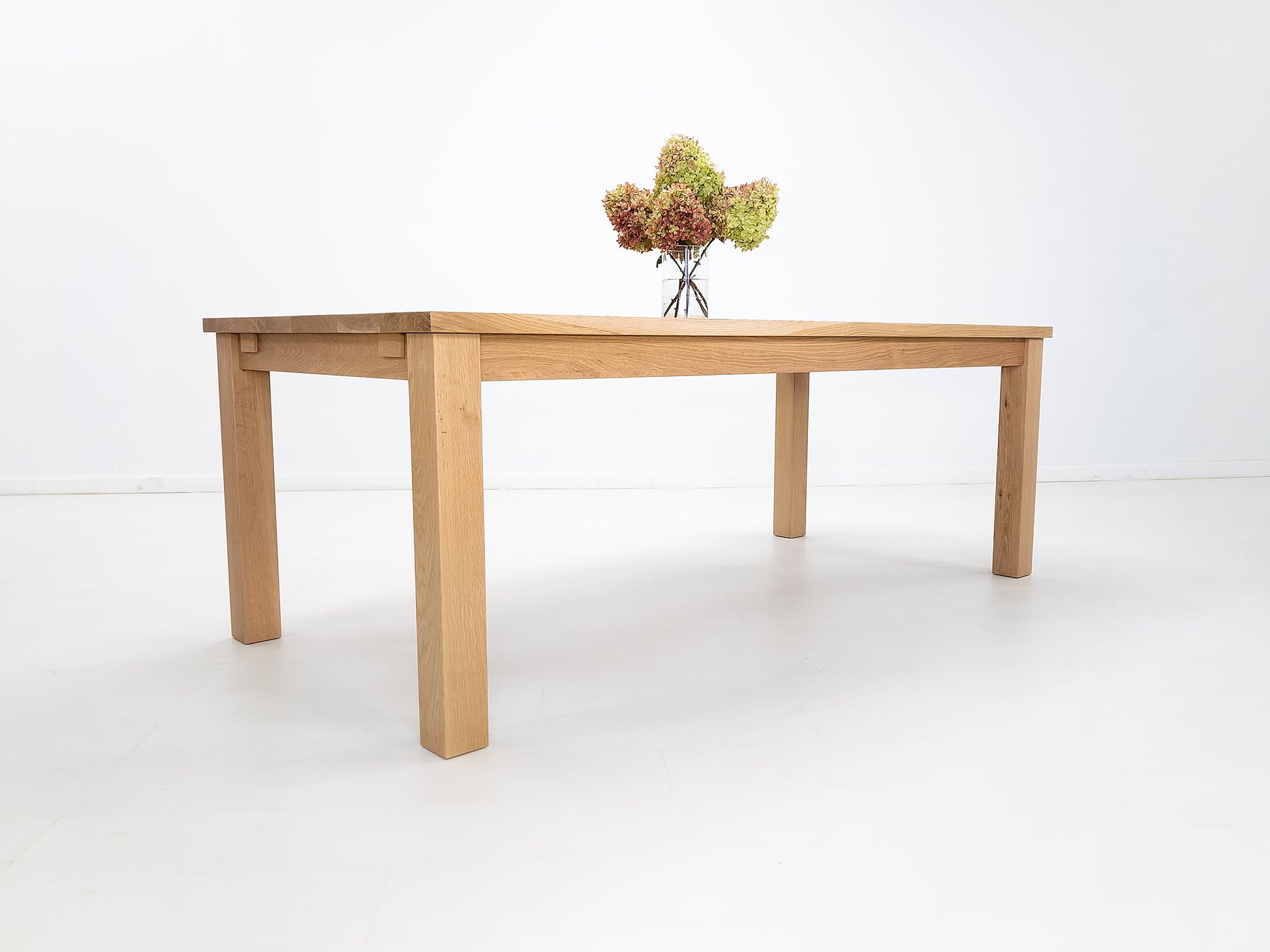 JONA dining table in solid American hardwood.