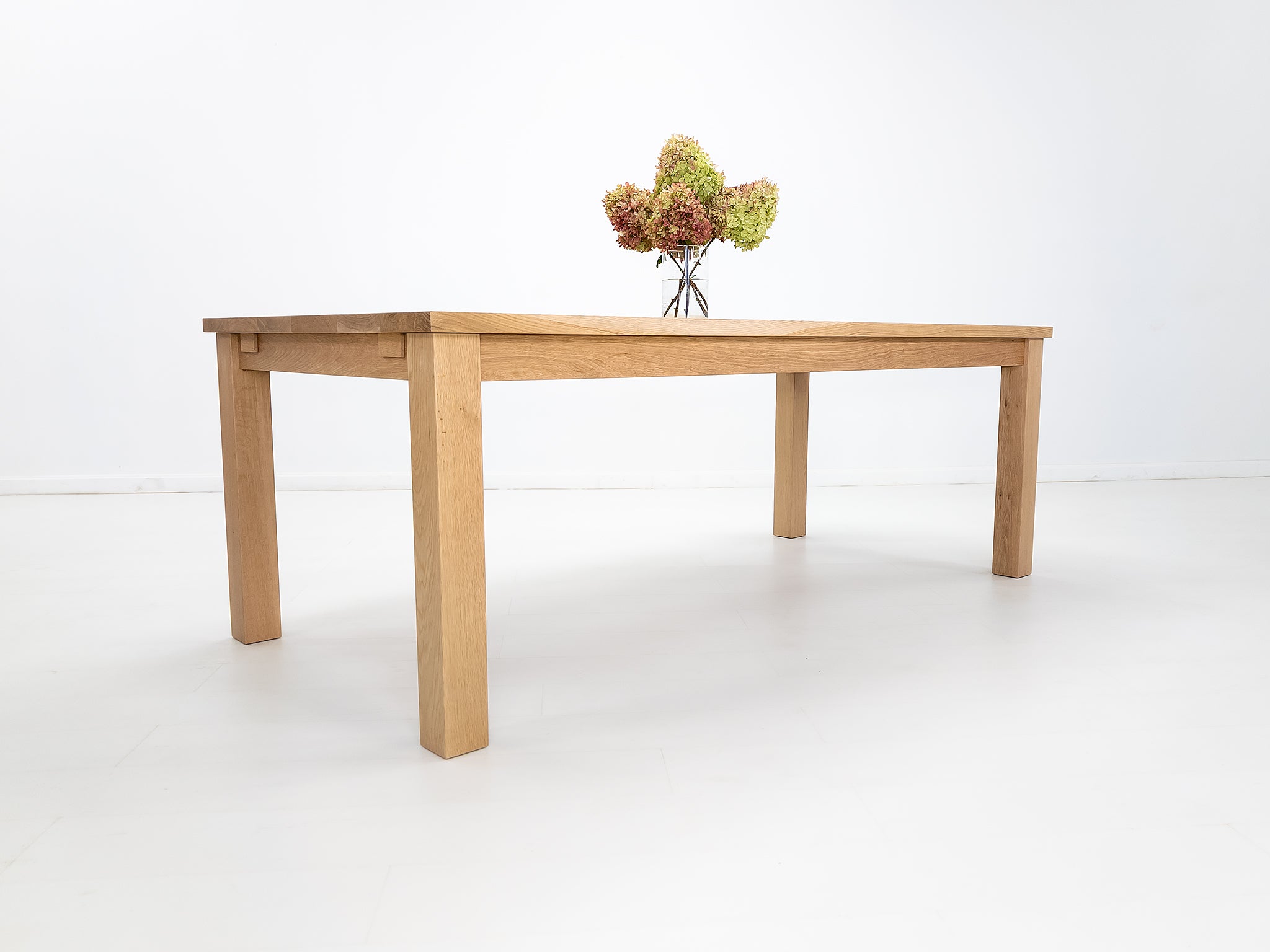 JONA dining table in solid American hardwood.