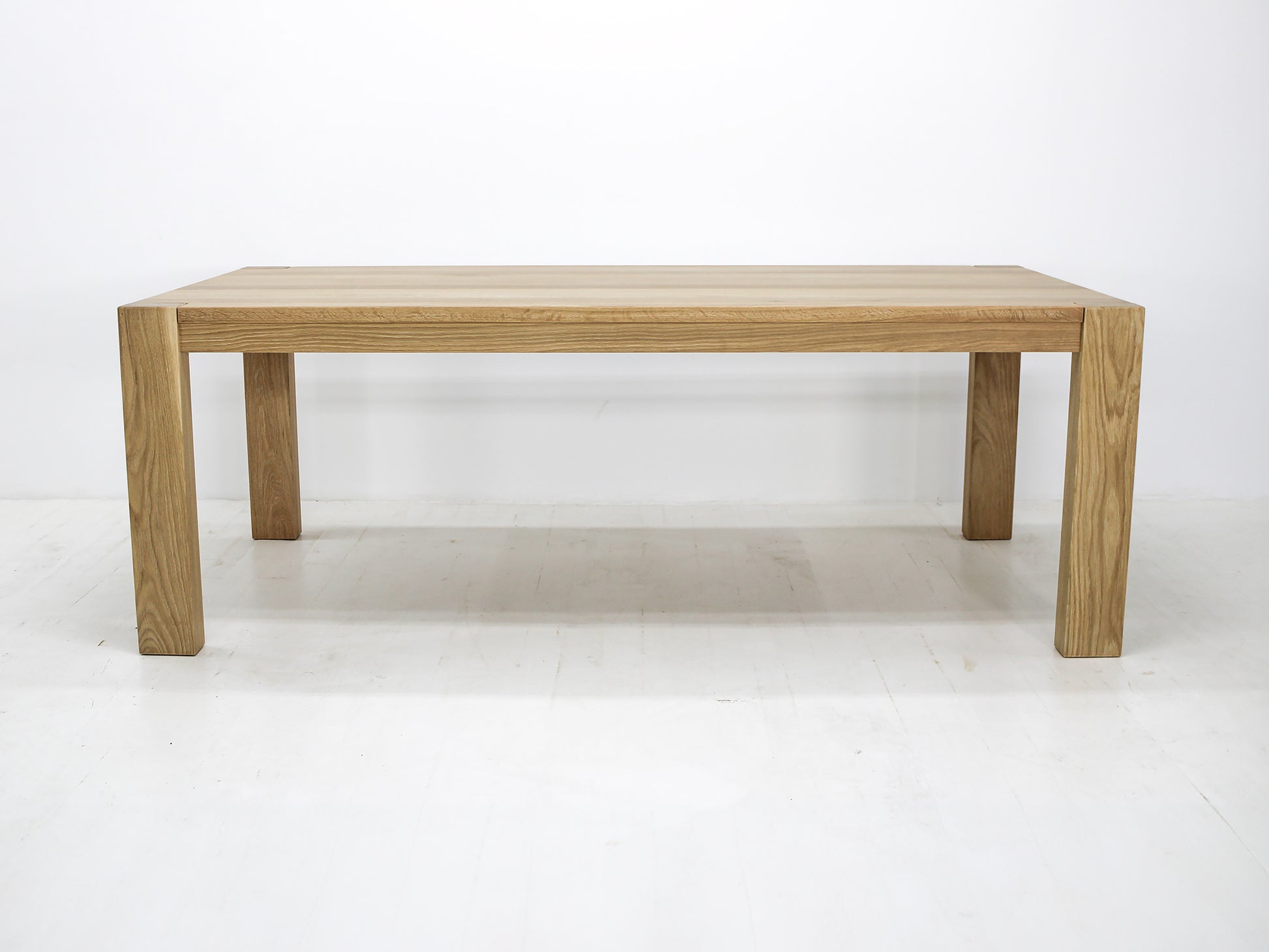 Seawashed White Oak table top – soft, matte finish with subtle wood grain