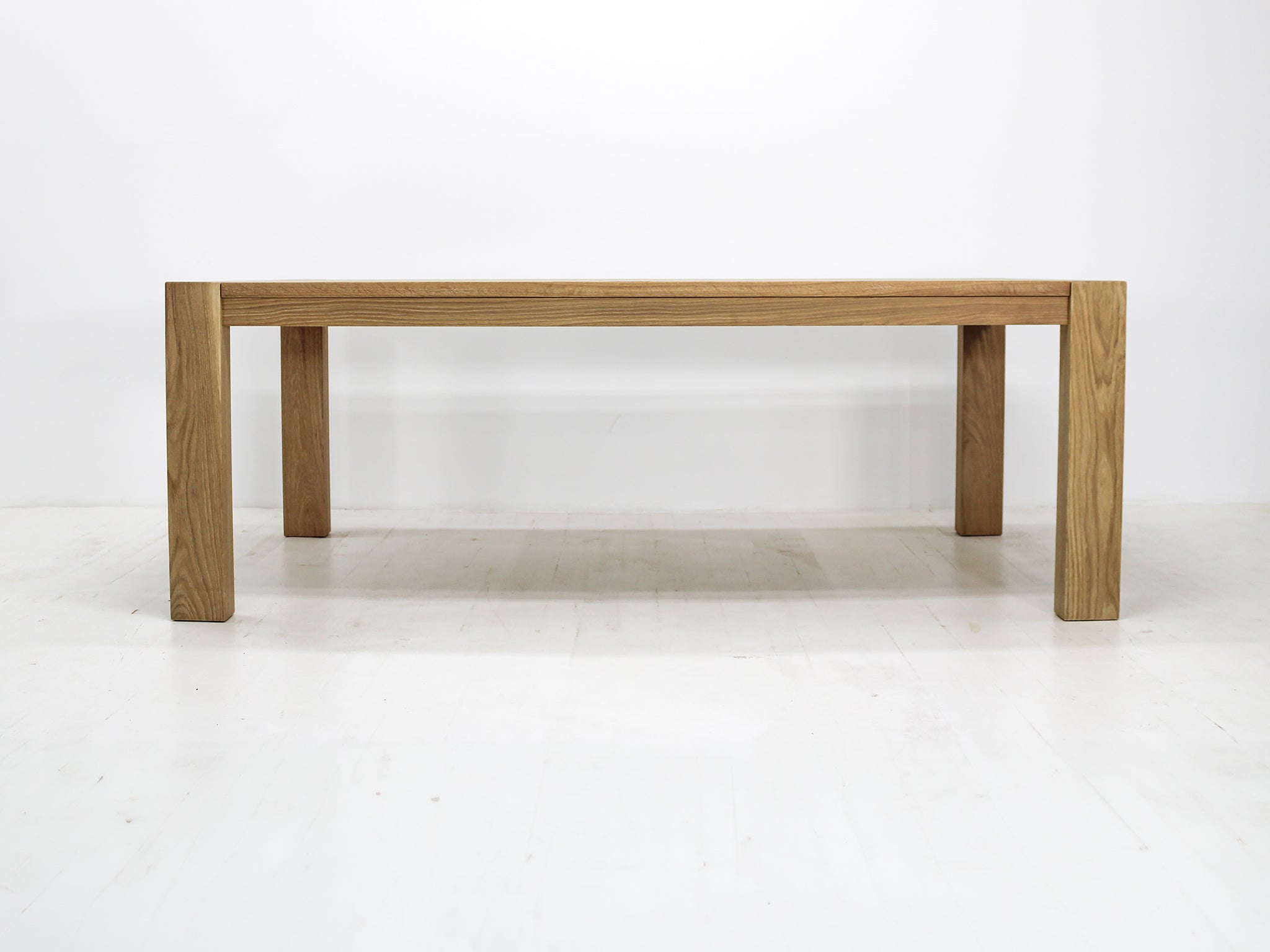 Seawashed White Oak table top – soft, matte finish with subtle wood grain