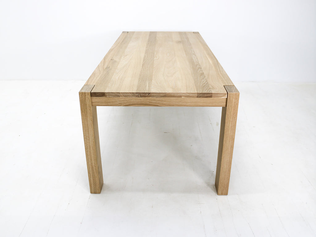 Seawashed White Oak table top – soft, matte finish with subtle wood grain