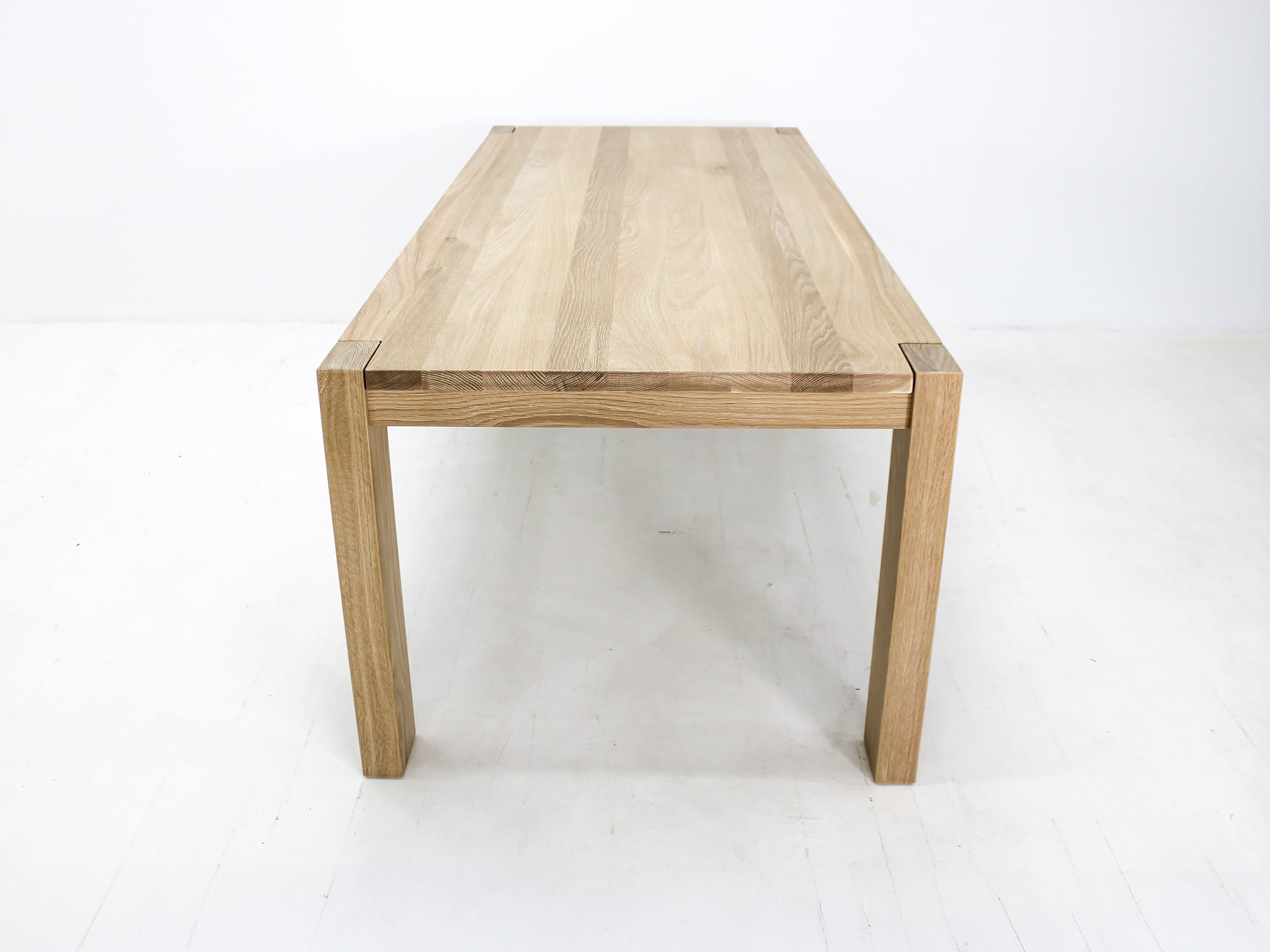 Seawashed White Oak table top – soft, matte finish with subtle wood grain