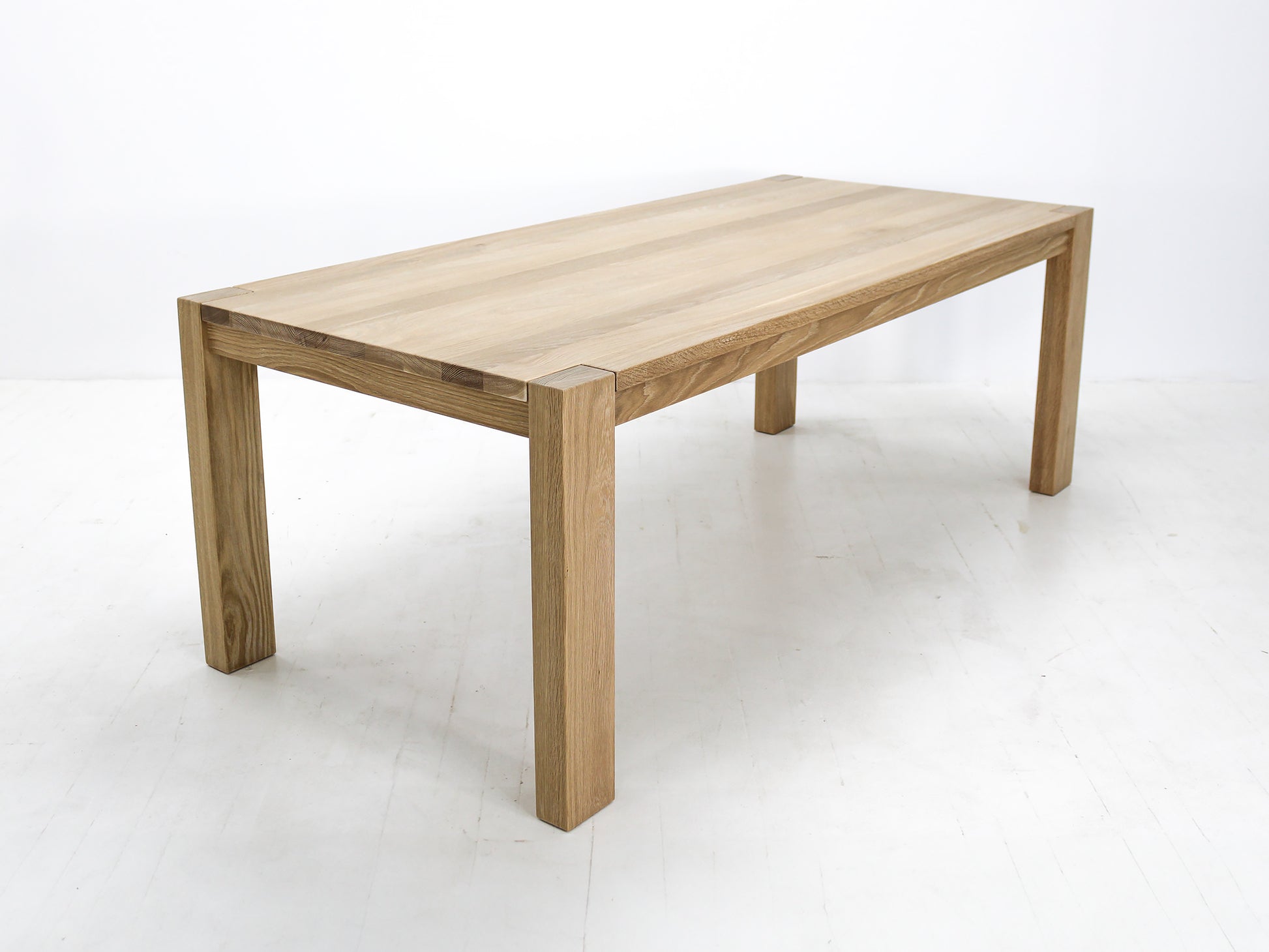 Seawashed White Oak table top – soft, matte finish with subtle wood grain