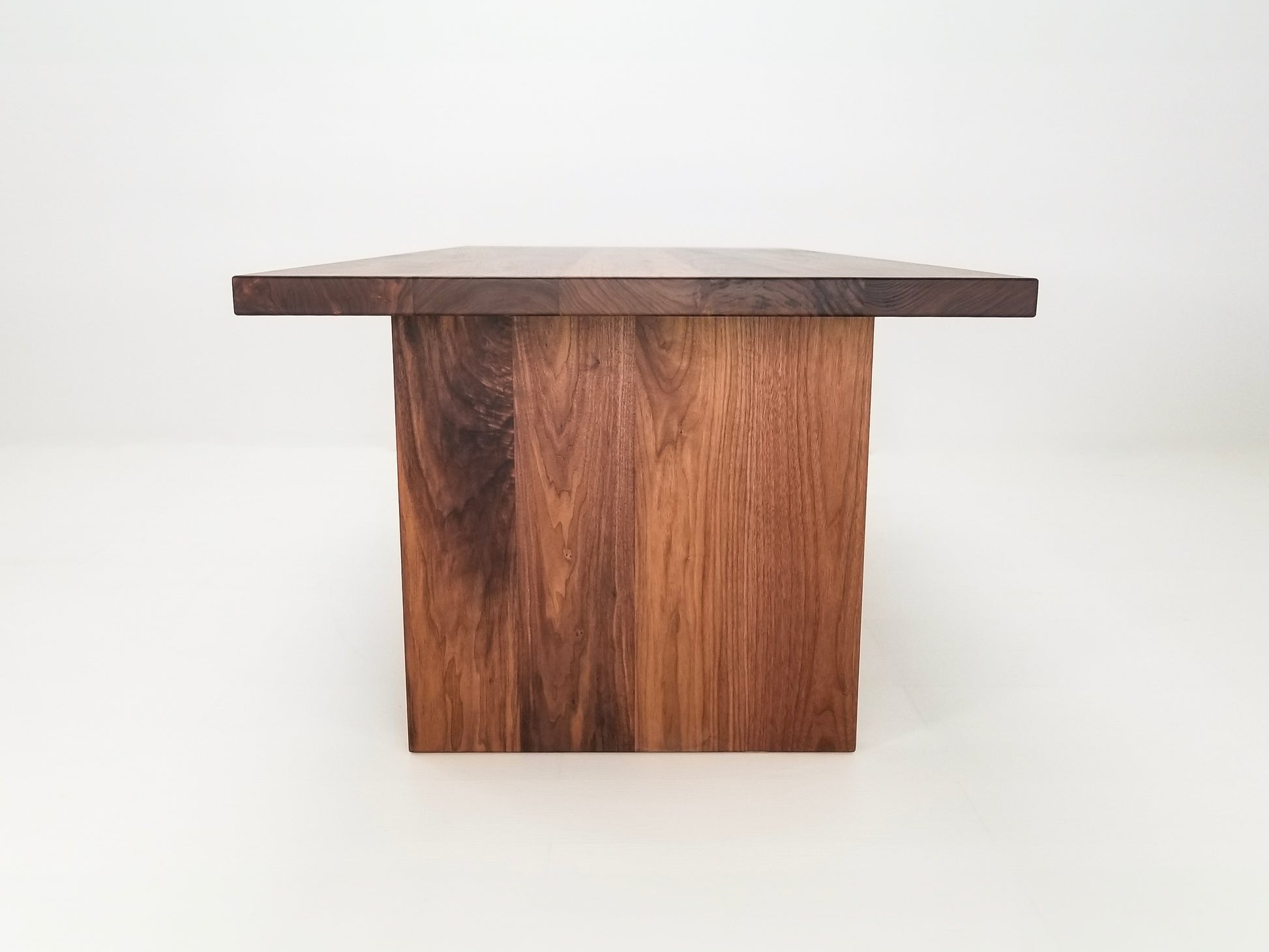 LILY Deluxe Dining Table in walnut – 2 inch thick top