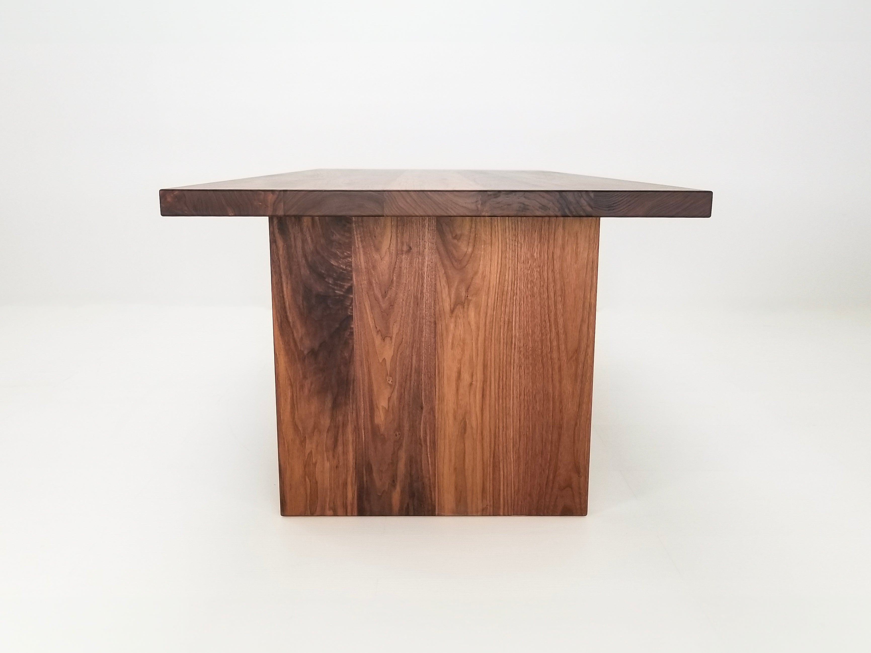 LILY Deluxe Dining Table in walnut – 2 inch thick top